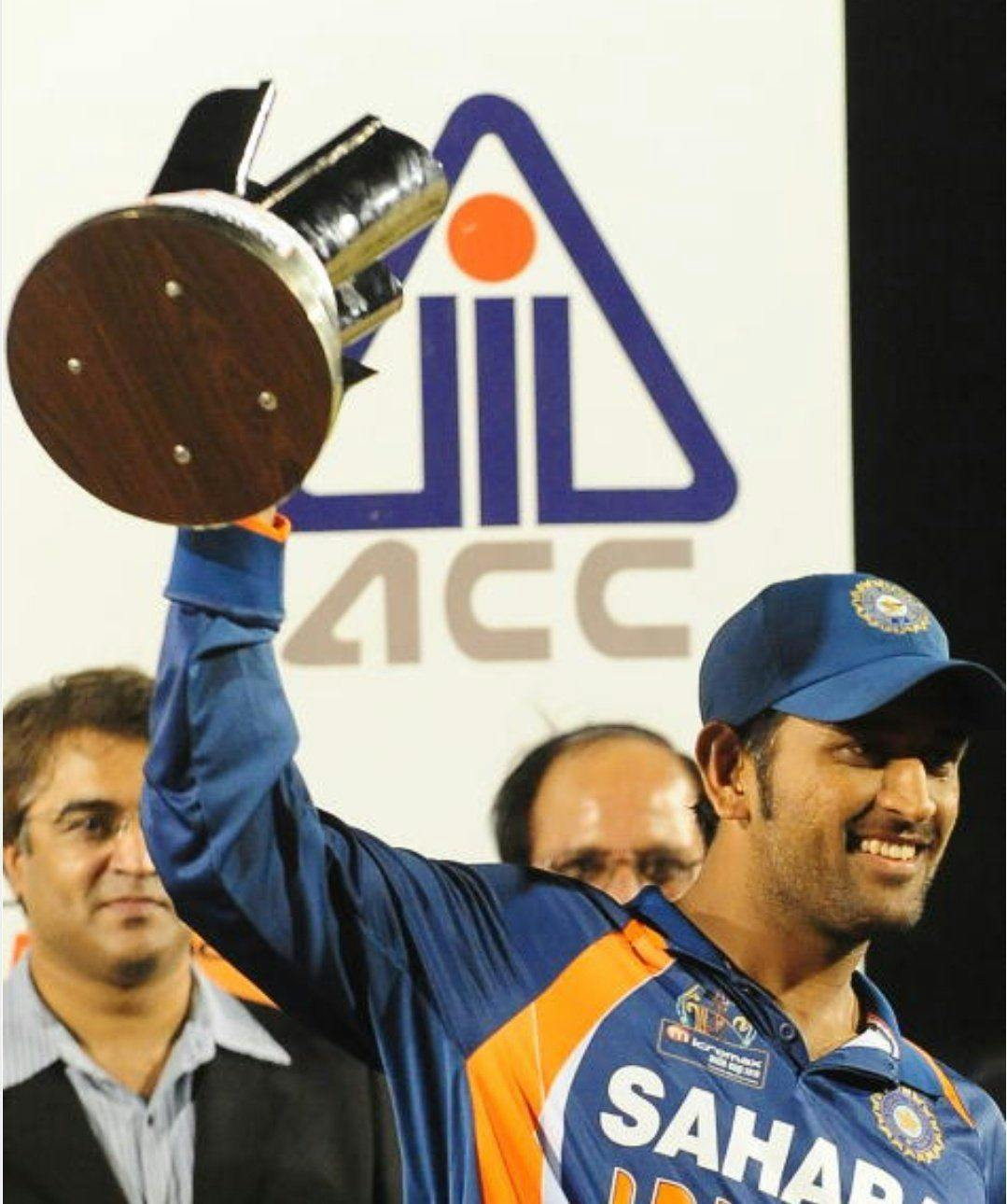 MS Dhoni with Asia Cup Trophy.jpeg
