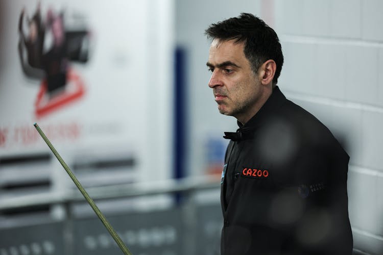 2024 World Snooker Championship: Ronnie O'Sullivan Takes Early Lead Against Ryan Day