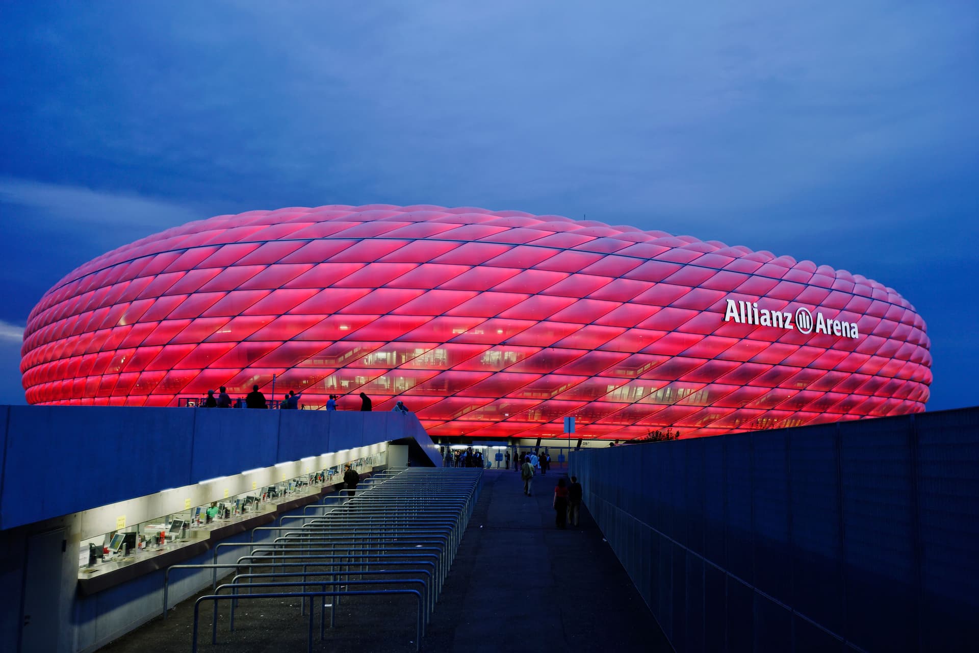 Allianz Arena soccer stadion.jpg