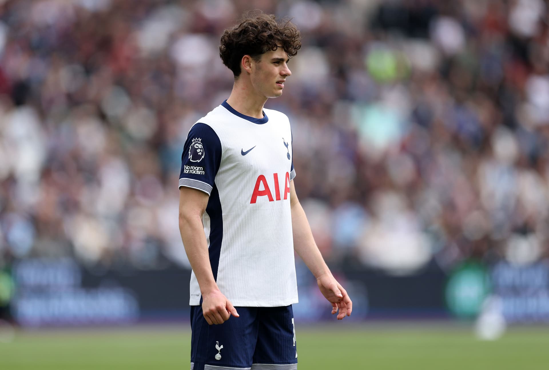 Archie Gray of Tottenham Hotspur.jpg