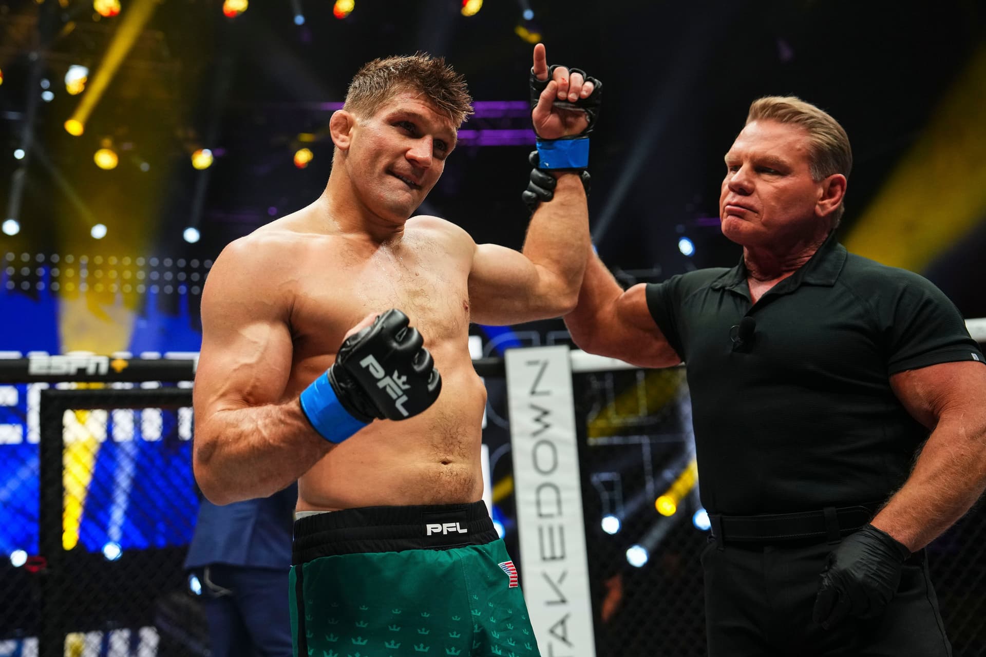 Brent Primus celebrates after defeating Bruno Miranda.jpg