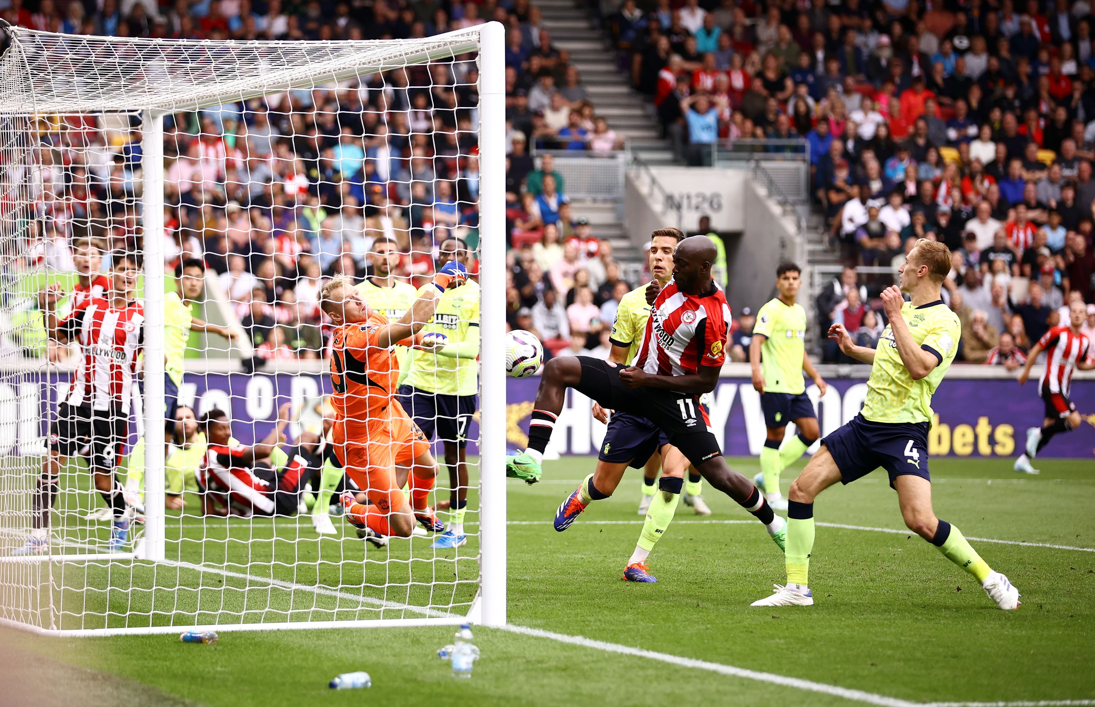 Brentford FC v Southampton FC - Premier League