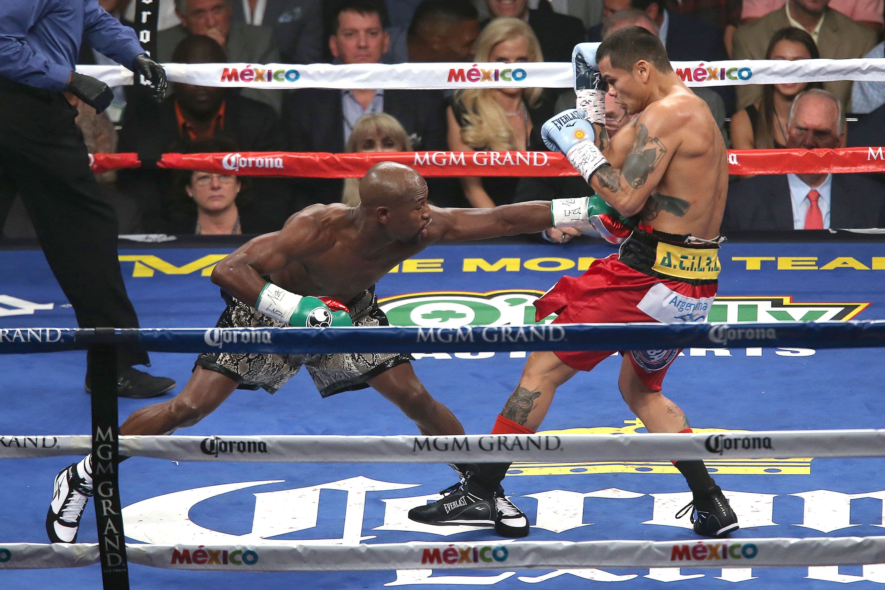 Floyd Mayweather Jr. throws a jab at Marcos Maidana