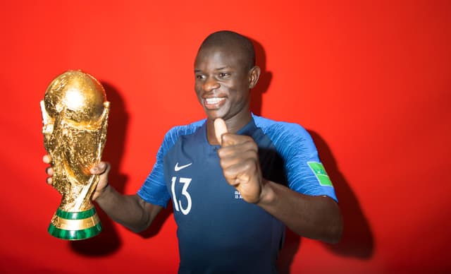 Top 10 best defensive midfielders of all time