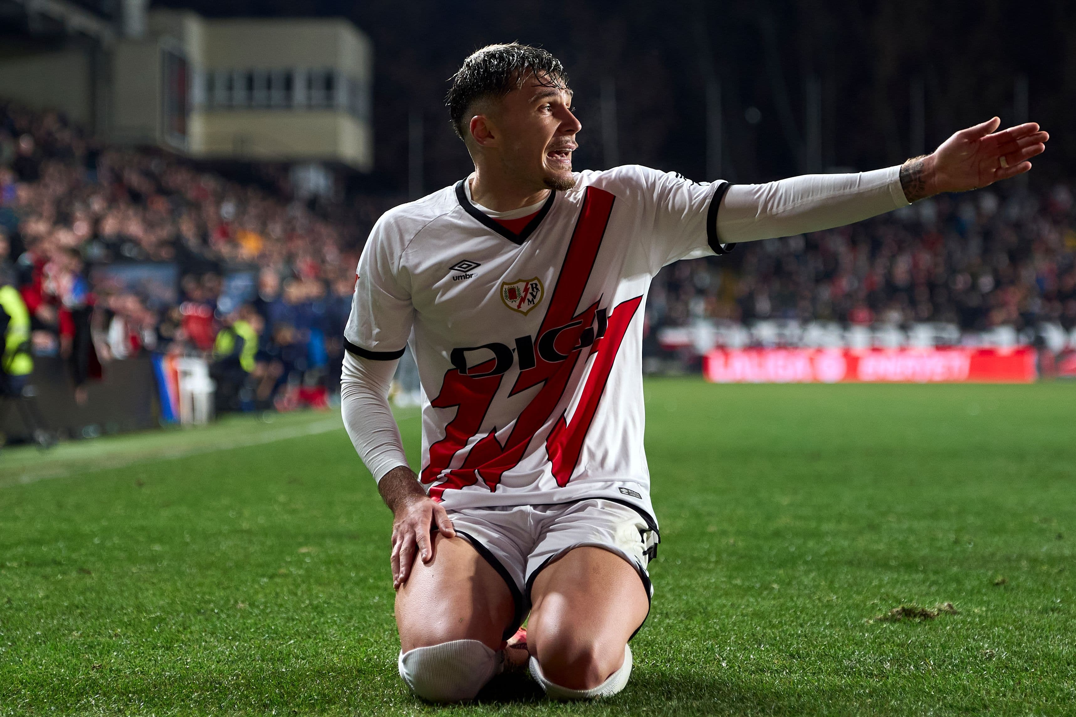 GettyImages-2194Andrei Rațiu of Rayo Vallecano106584.jpg
