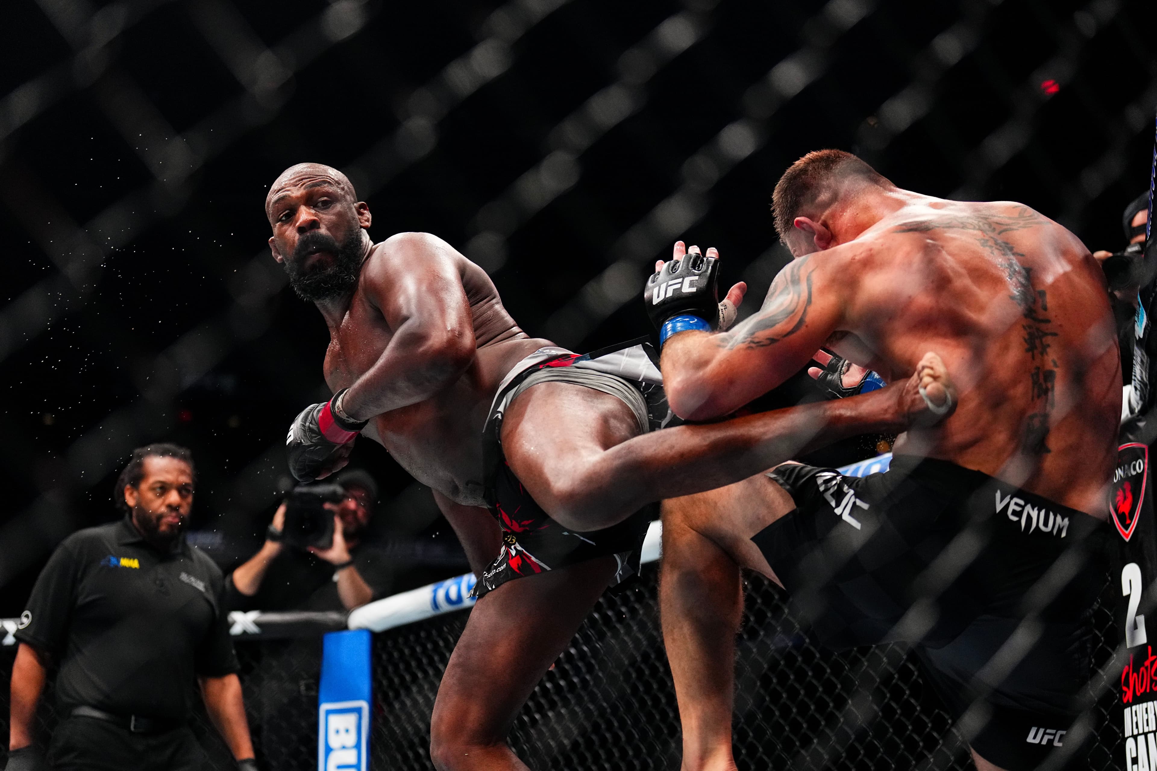 Jon Jones kicks Stipe Miocic