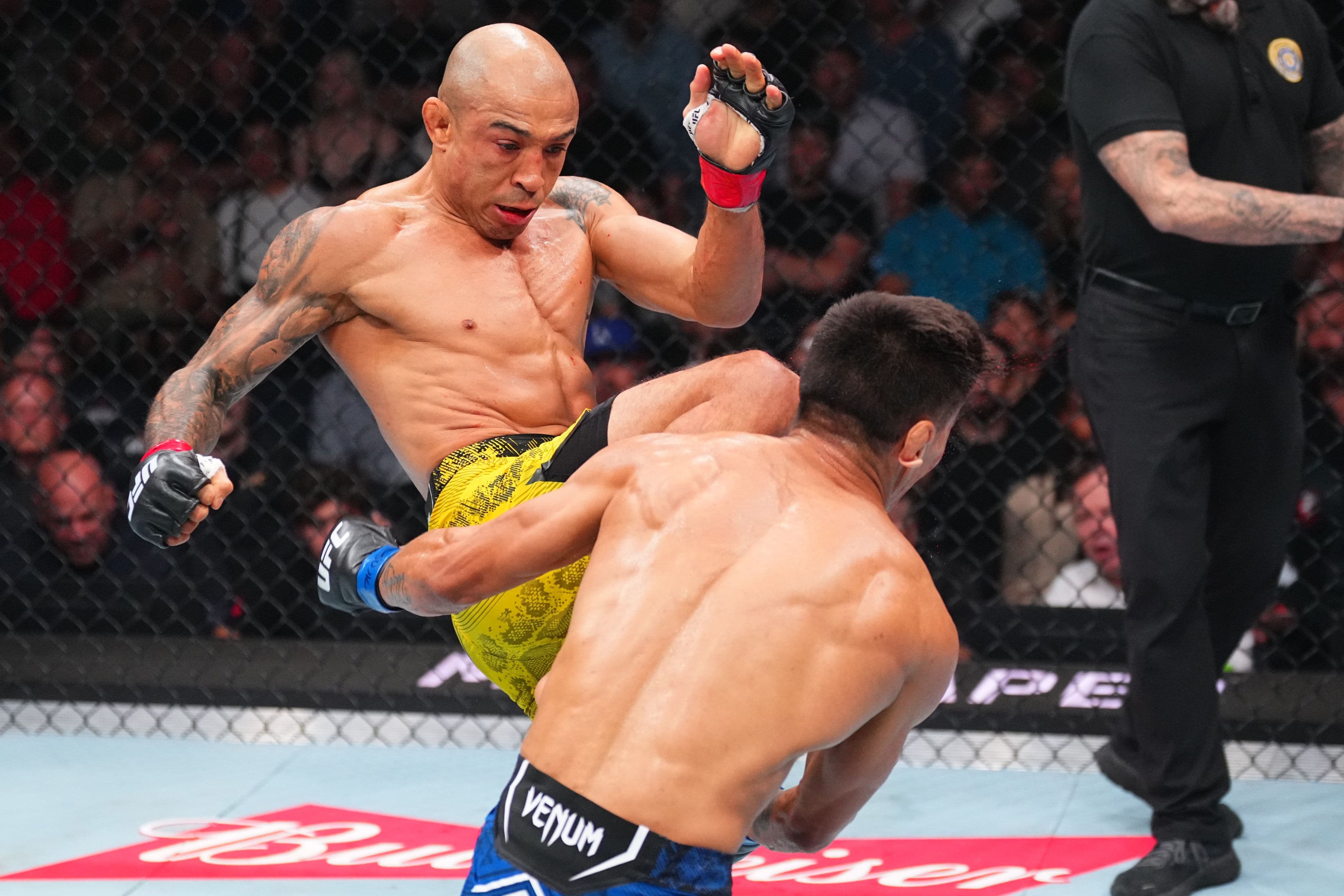 Jose Aldo knees Mario Bautista