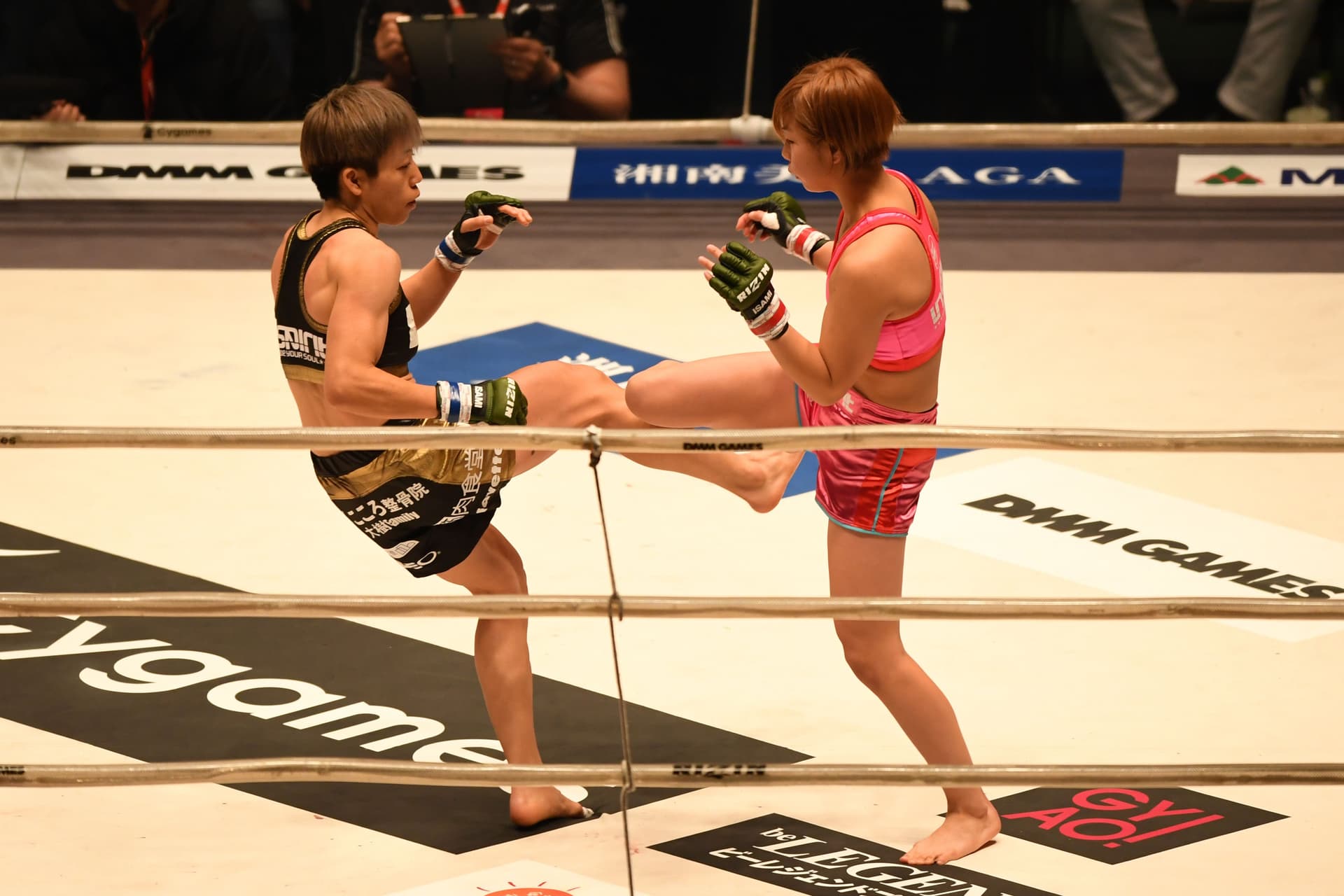 Kanna Asakura of Japan and Ayaka Hamasaki of Japan