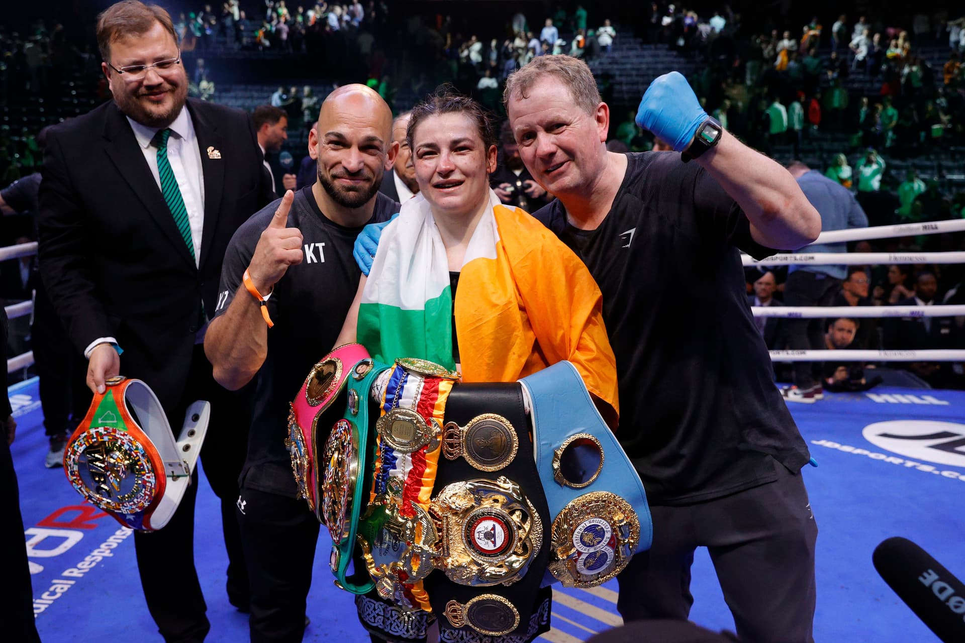 Katie Taylor v Amanda Serrano