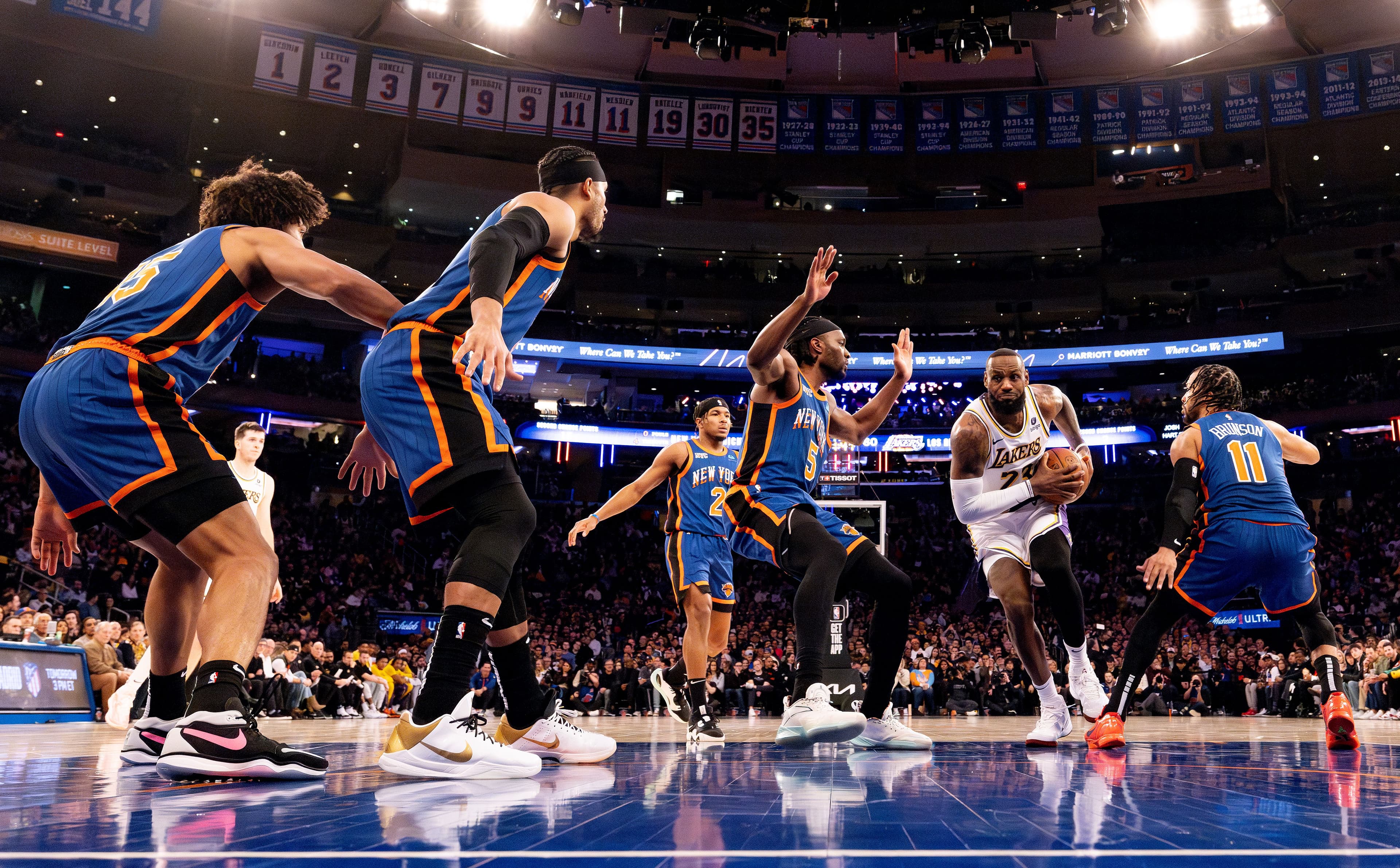 Los Angeles Lakers v New York Knicks