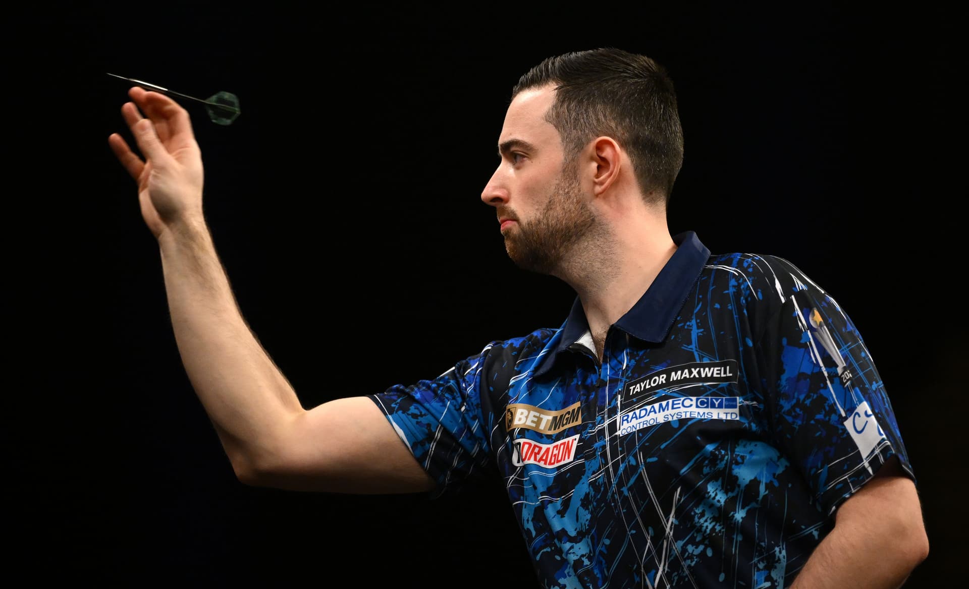 Luke Humphries in action