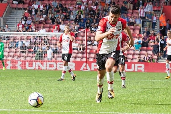 Shane Long playing for Southampton in 2017 