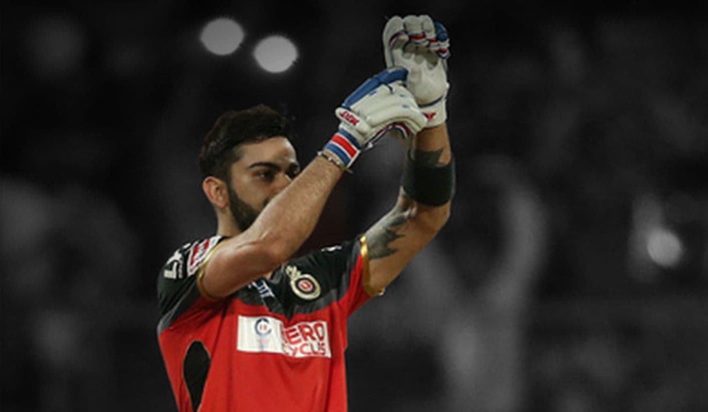 Virat Kohli with RCB Jesrsy in IPL 2016.jpeg