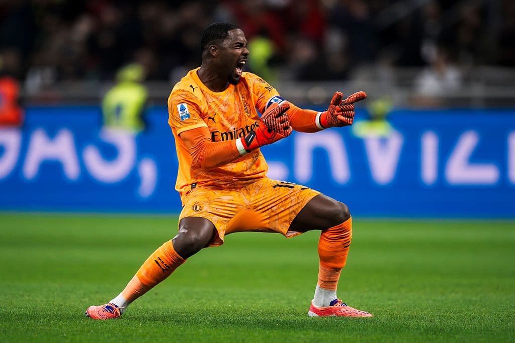 Mike Maignan of AC Milan celebrates during the Serie A...