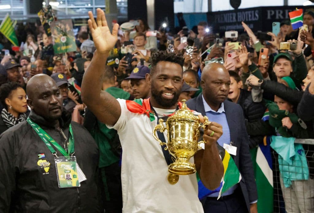 TOPSHOT-RUGBYU-WC-2023-RSA-TROPHY-ARRIVAL