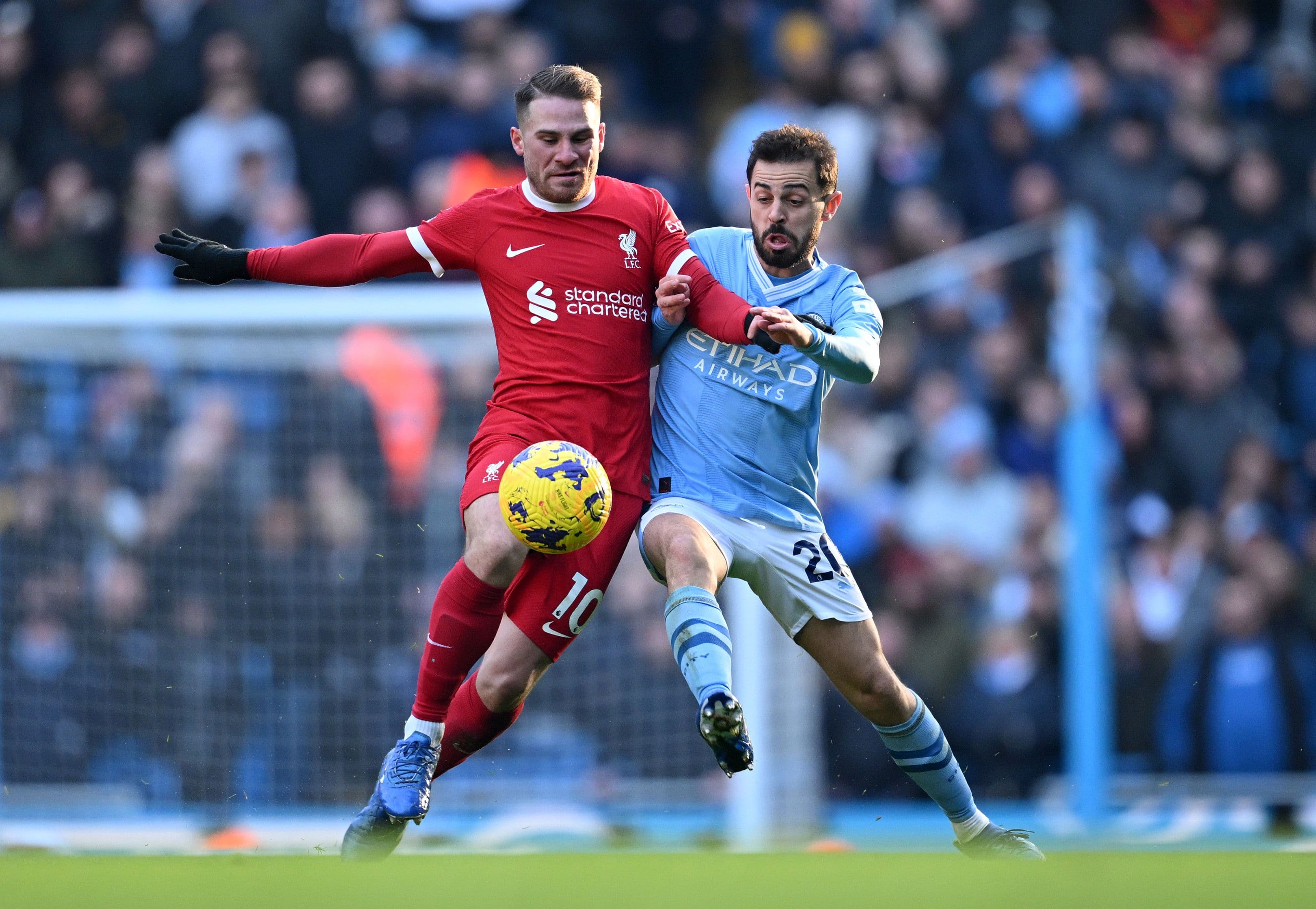 Alexis Mac Allister of Liverpool and Bernardo Silva of Manchester City battle for possession