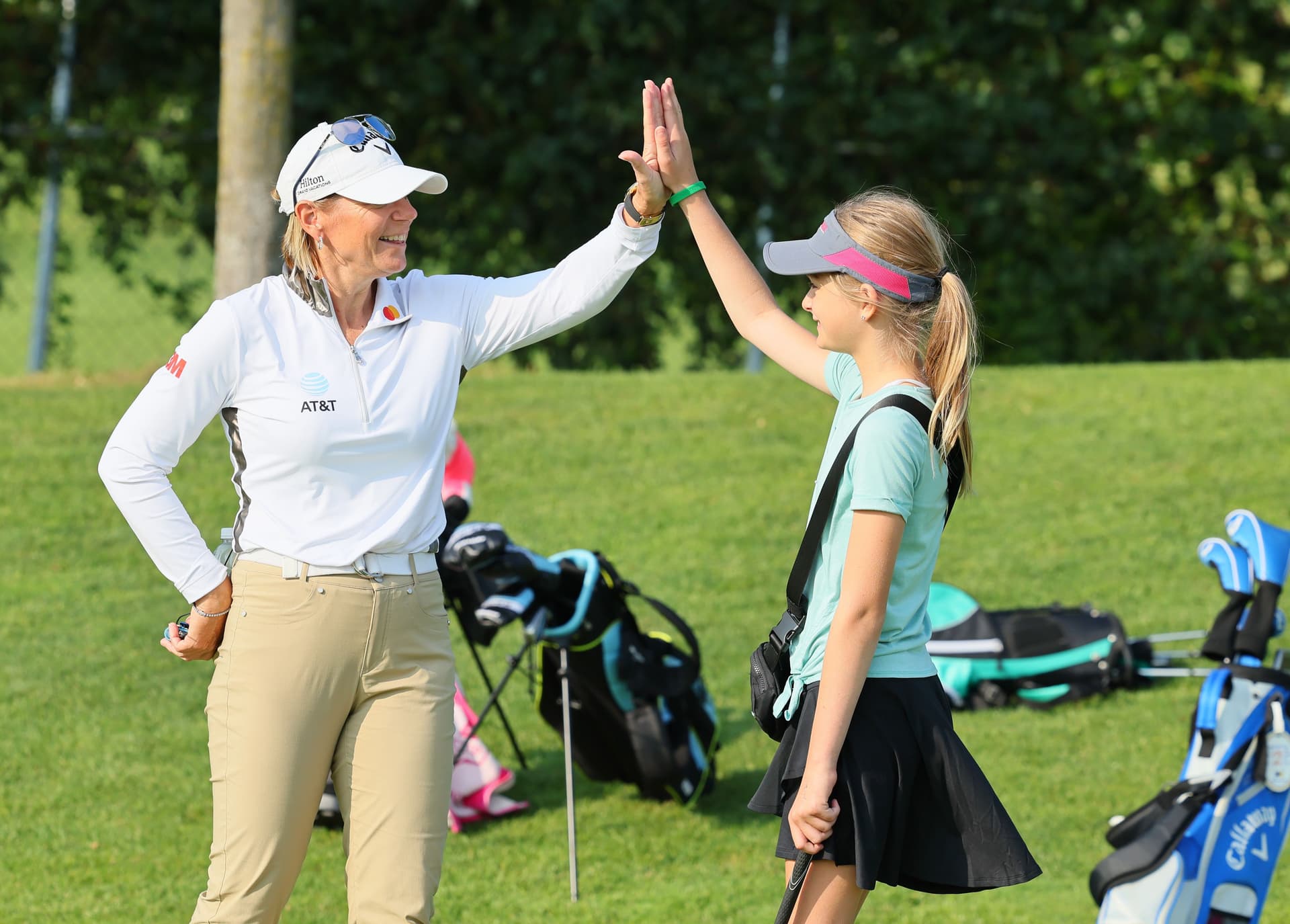 Annika Sorenstam with a student