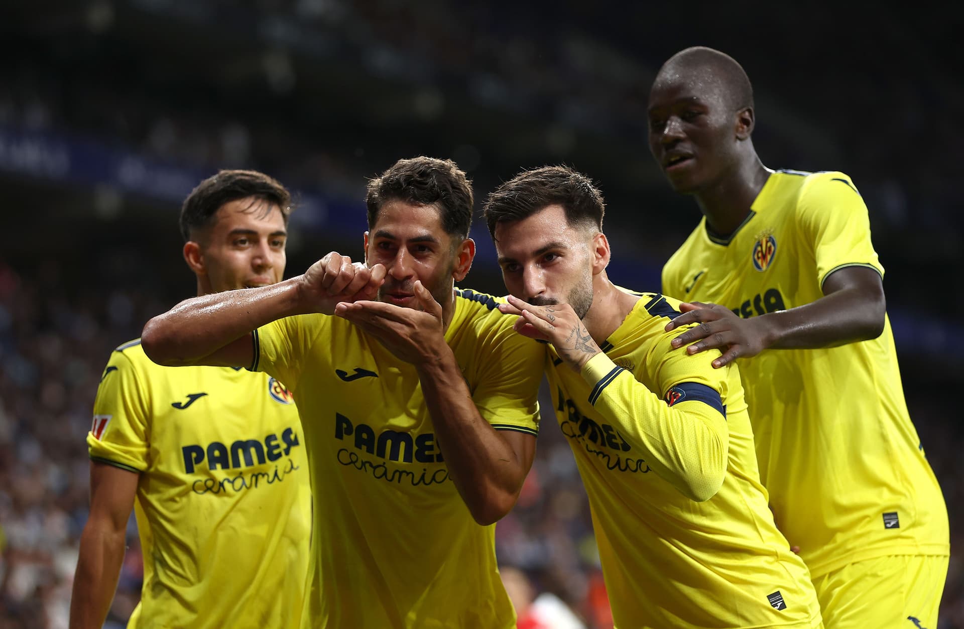 Ayoze Perez of Villarreal CF celebrates scoring his team's second goal with teammates