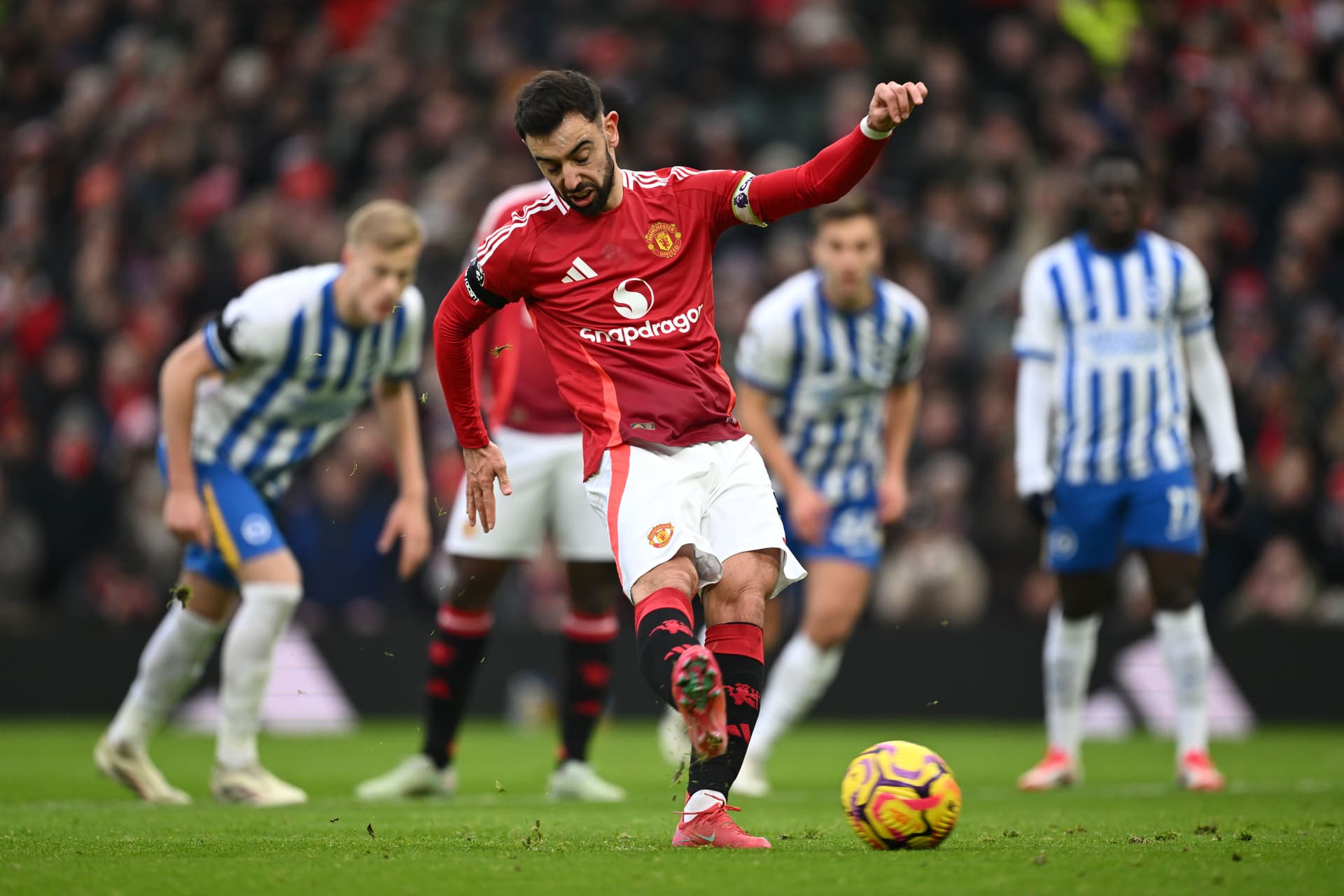 Bruno Fernandes of Manchester United scores his team's first goal