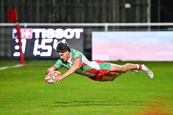 Carlo MIGNOT of Biarritz scores a try during the Pro D2 match
