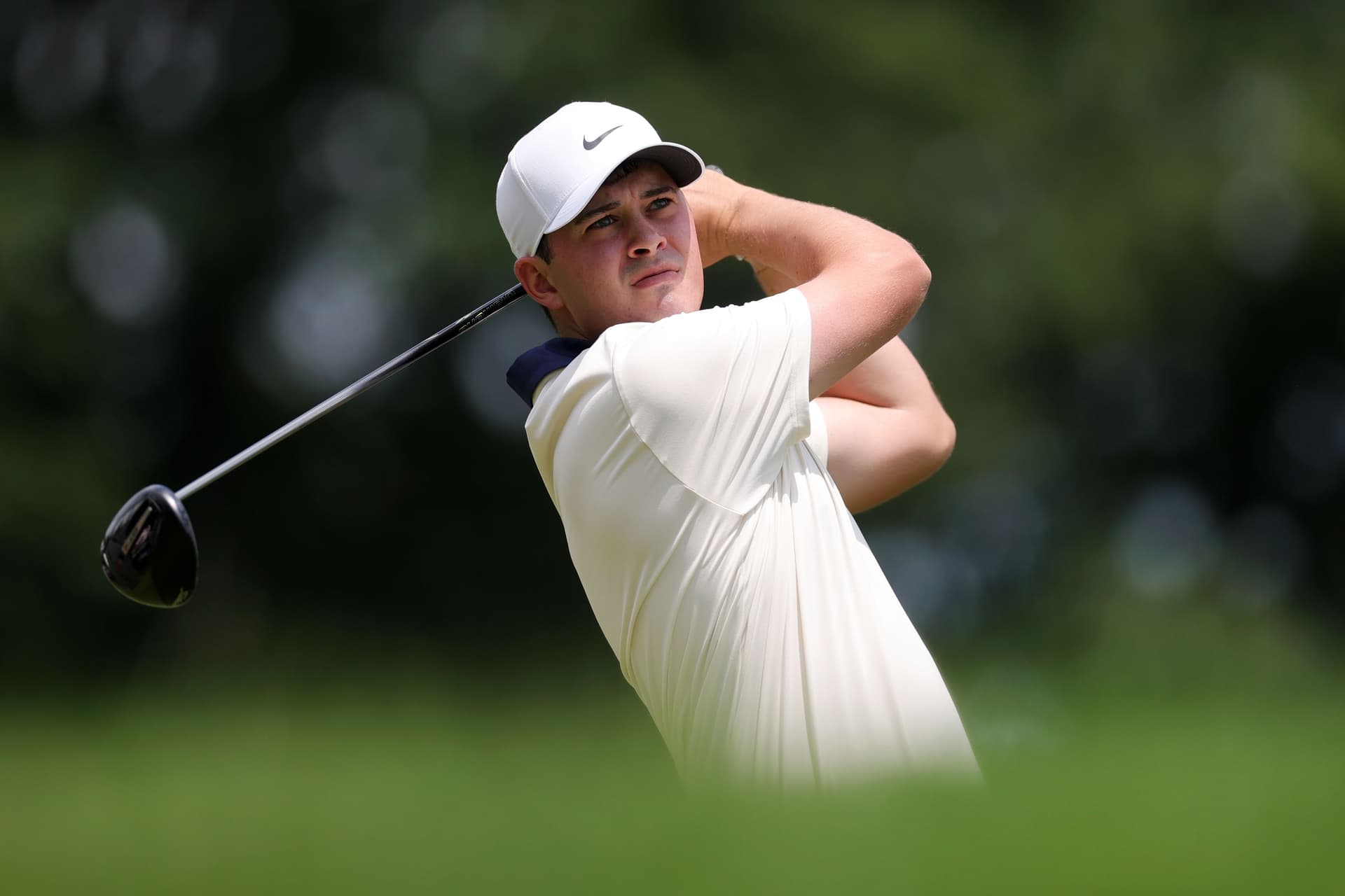 Davis Thompson plays his shot from the first tee in Travelers Championship 2025