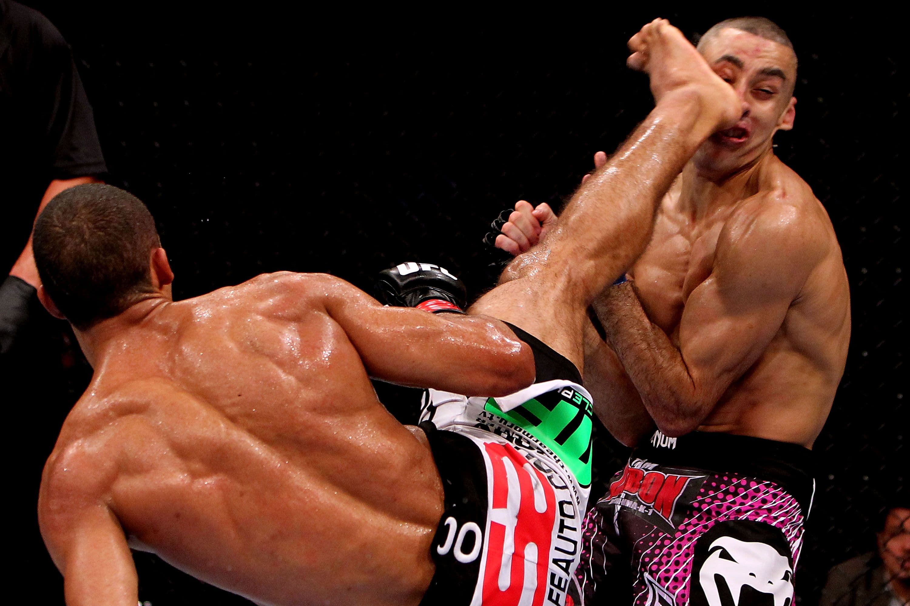 Edson Barboza knocks out Terry Etim with a spinning back kick