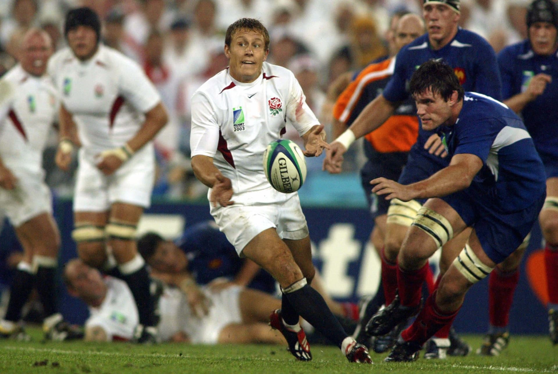 English fly-half Jonny Wilkinson pas