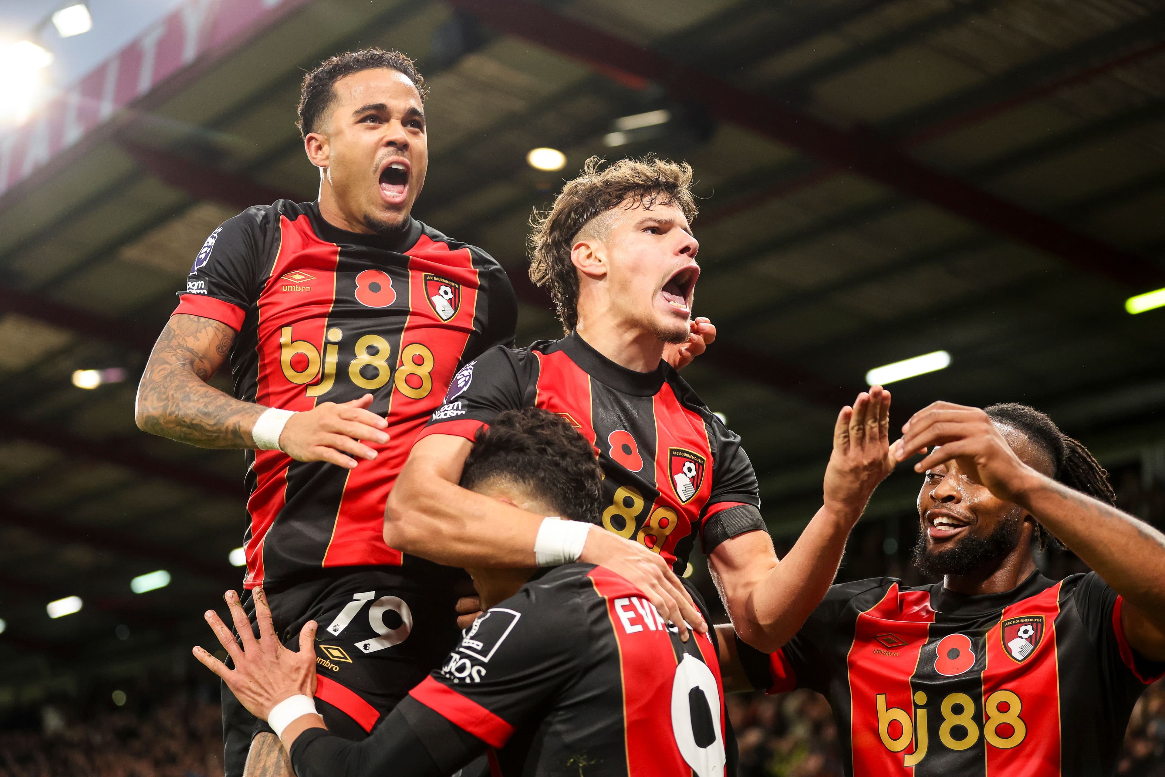 Evanilson of Bournemouth celebrating with Justin Kluivert, Milos Kerkez and Antoine Semenyo