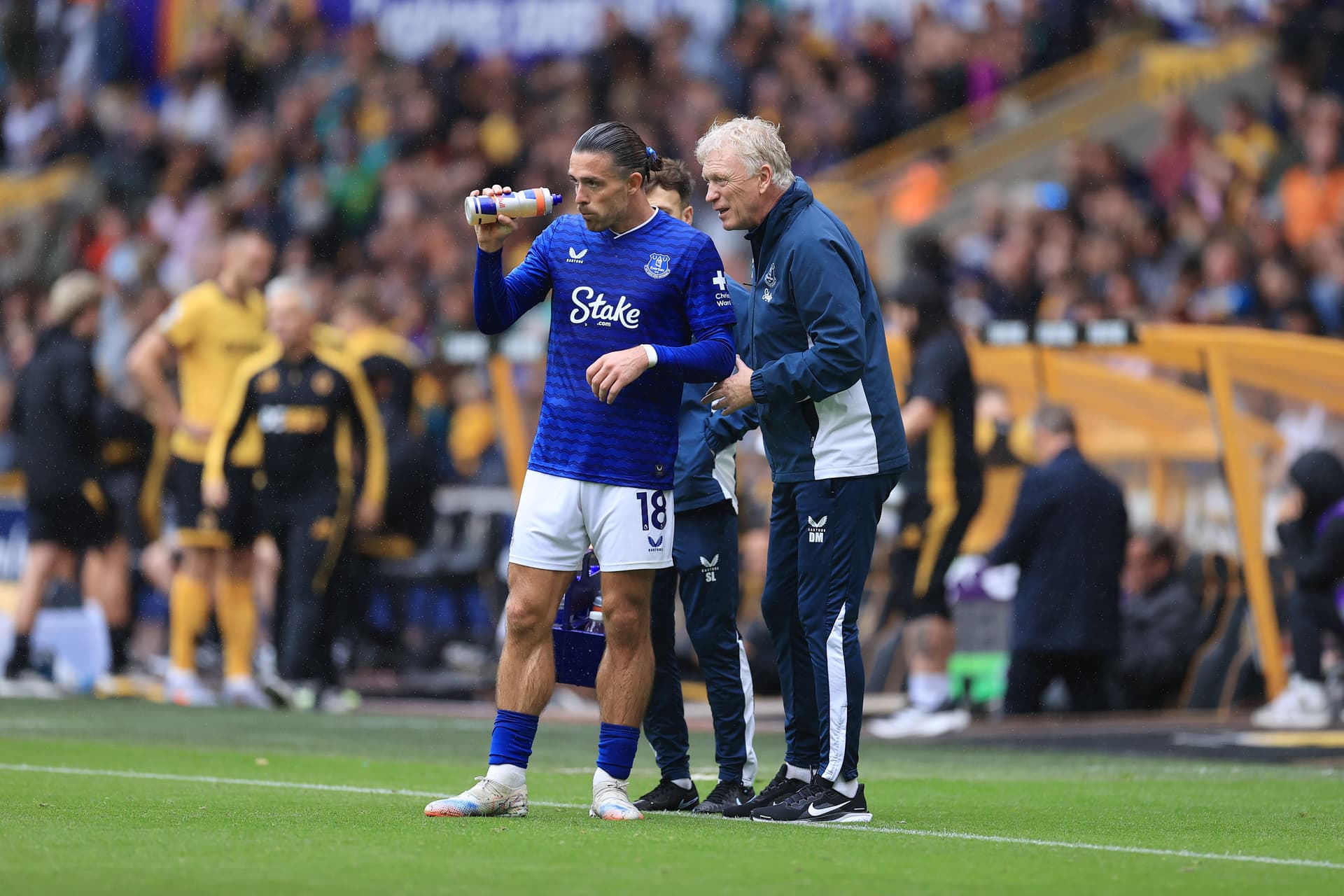Everton manager David Moyes speaks to Jack Grealish of Everton