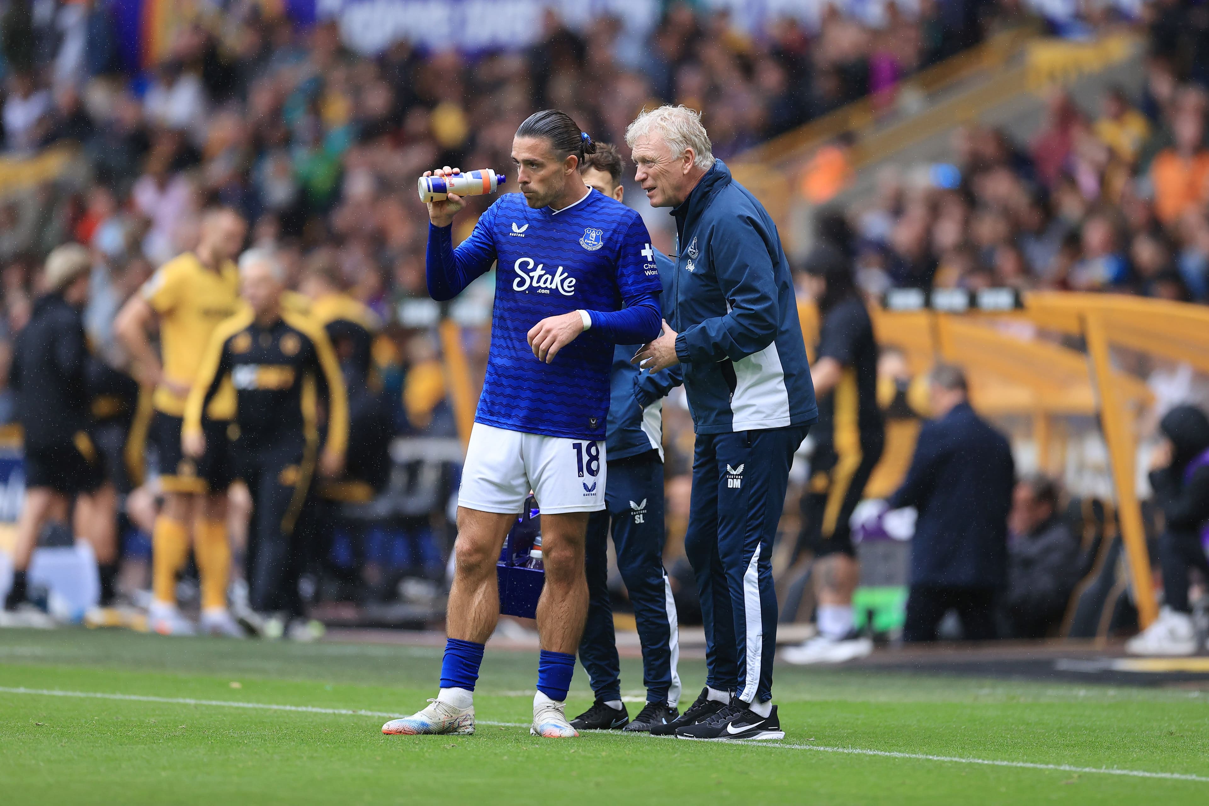 Everton manager David Moyes speaks to Jack Grealish of Everton