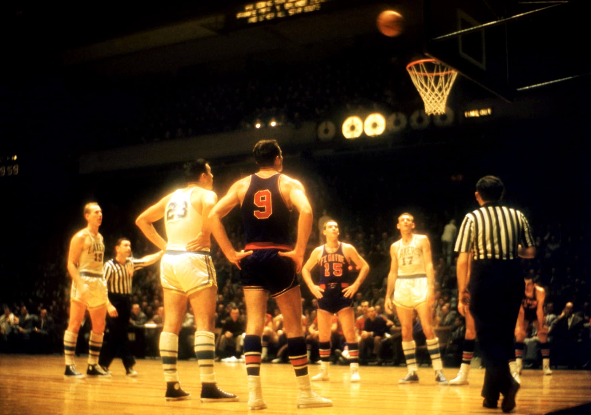 Fort Wayne Pistons v Minneapolis Lakers
