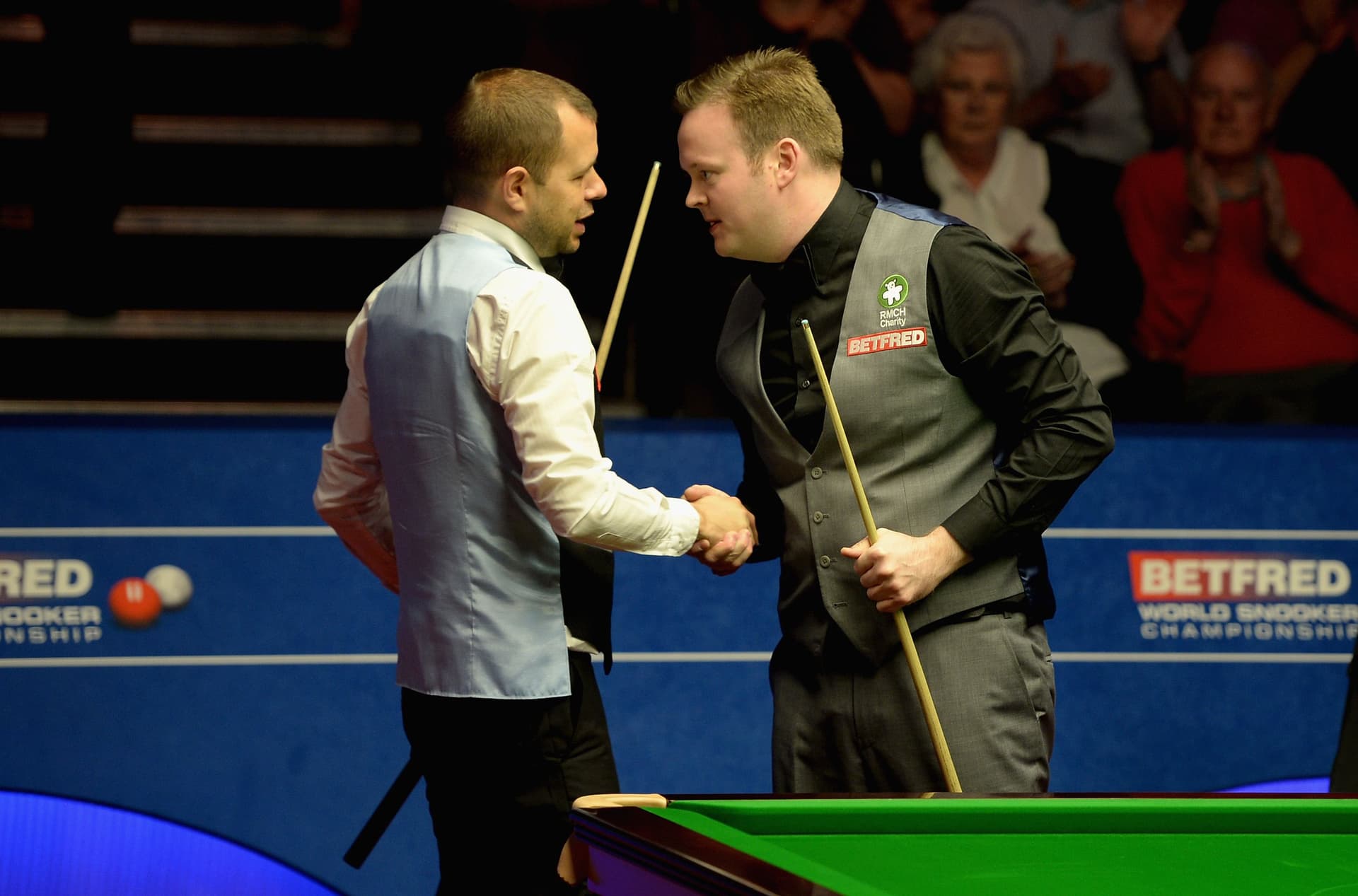 Shaun Murphy shakes hands with Barry Hawkins