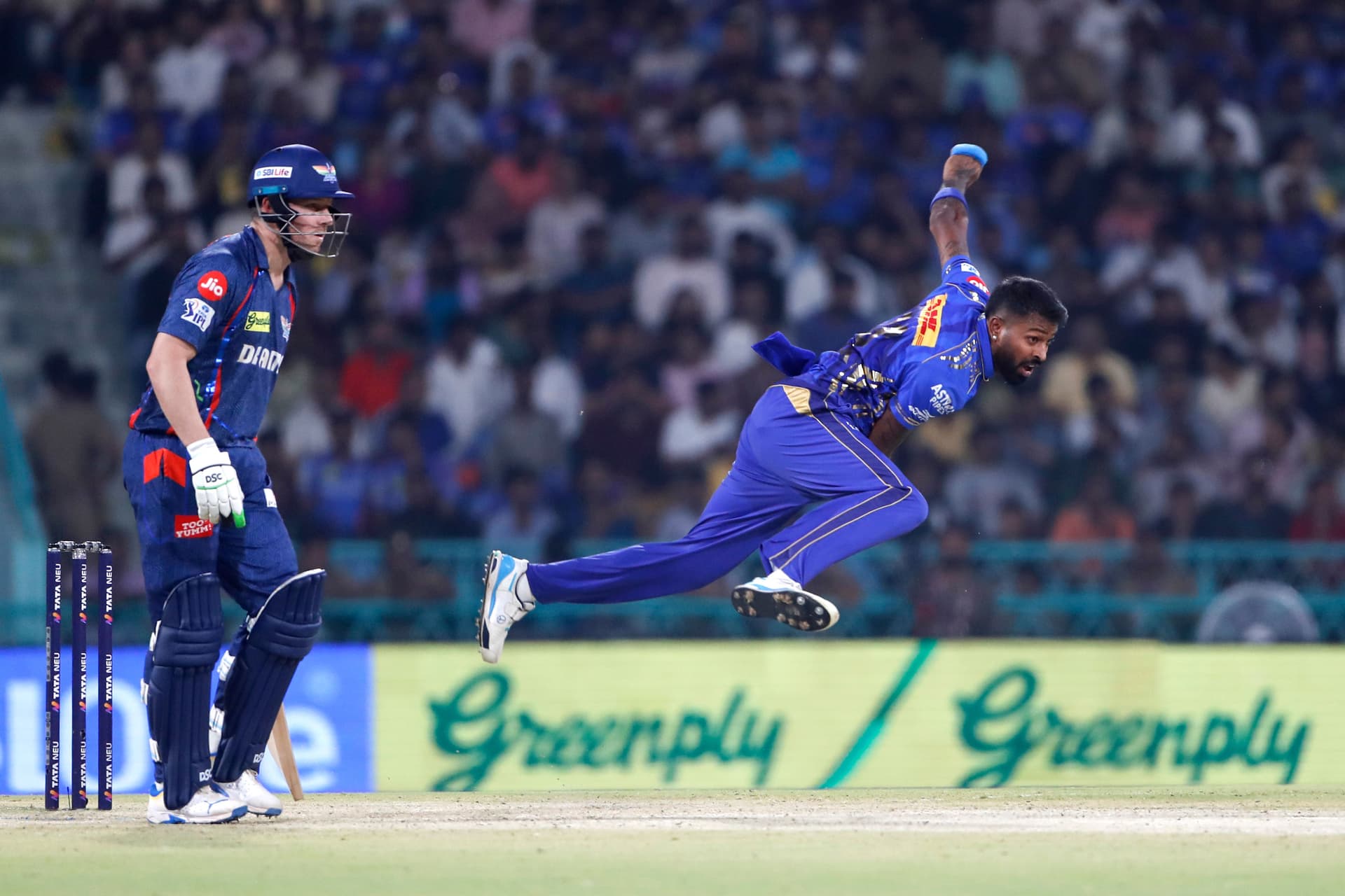 Hardik Pandya of Mumbai Indians bowls during the 2025 IPL match