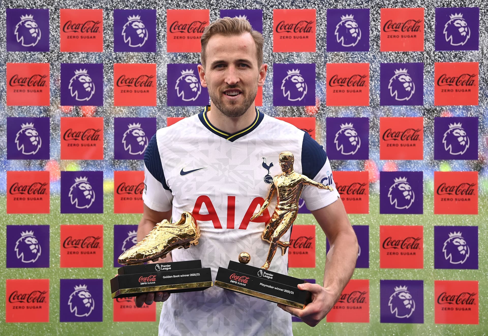 Harry Kane of Tottenham Hotspur poses with the Coca-Cola Zero Sugar Golden Boot Winner award