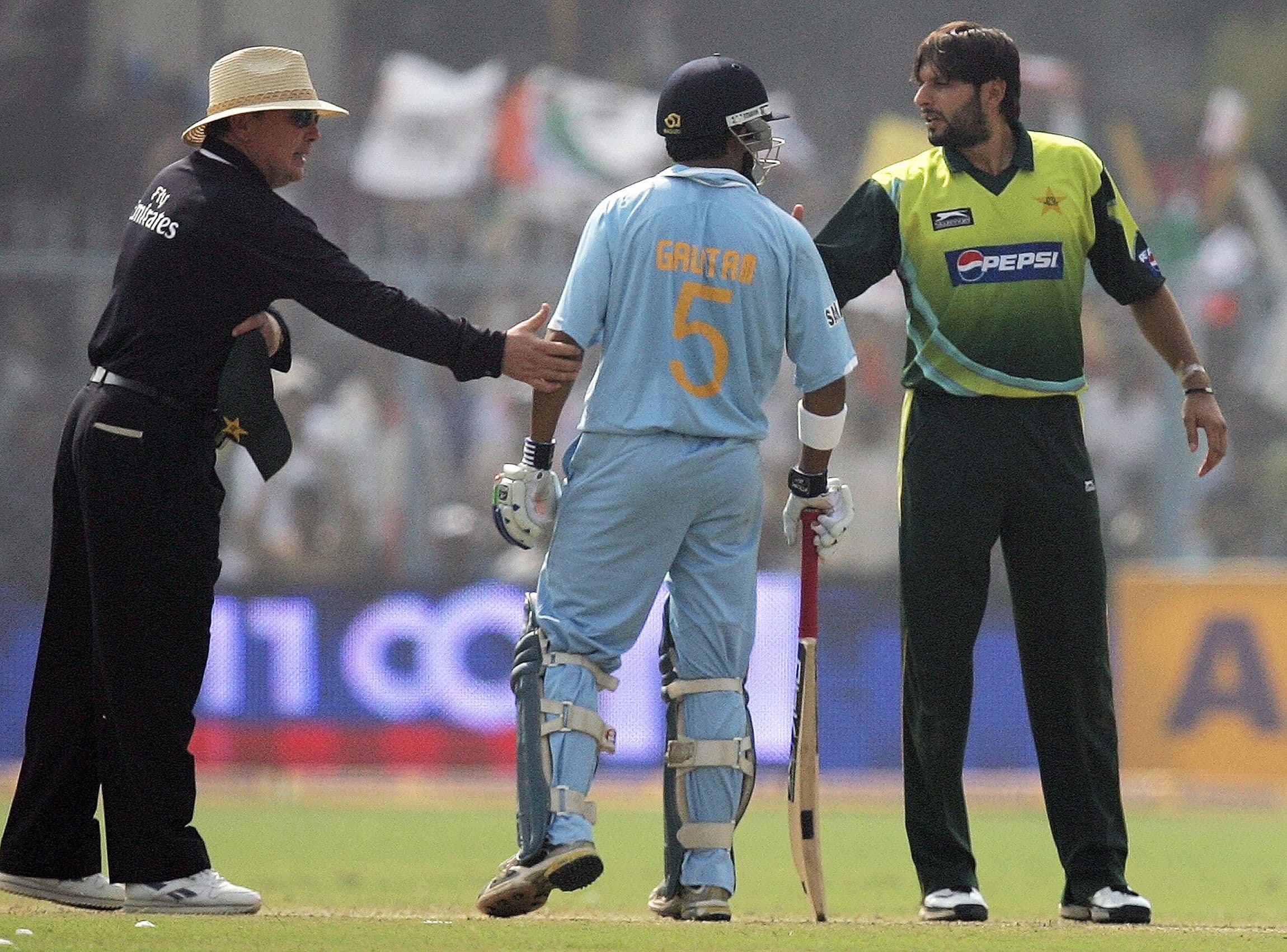 Gautam Gambhir and Shahid Afridi (R) /Getty Images