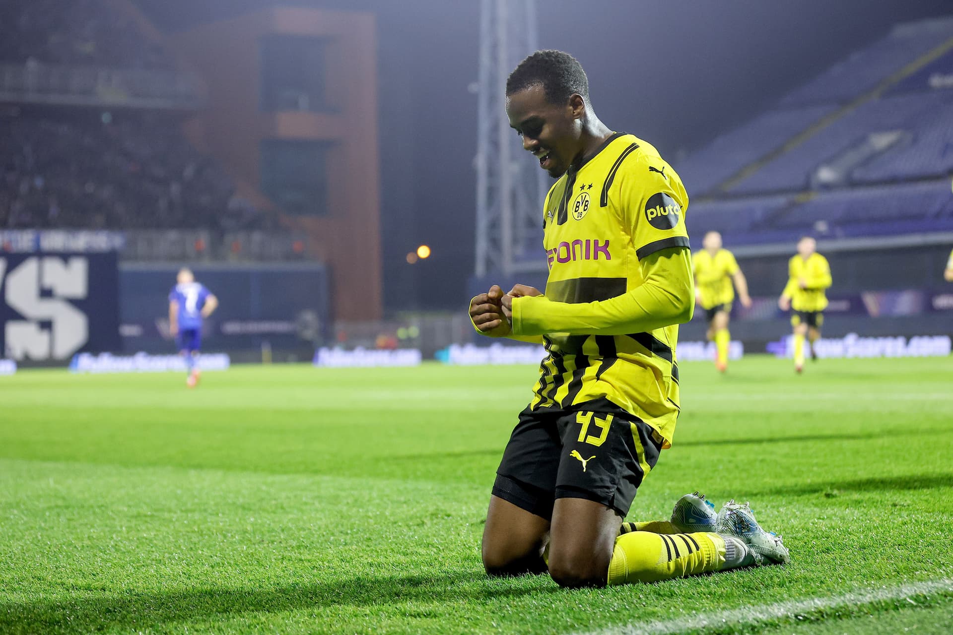 Jamie Gittens of Borussia Dortmund celebrates his goal during the UEFA Champions League