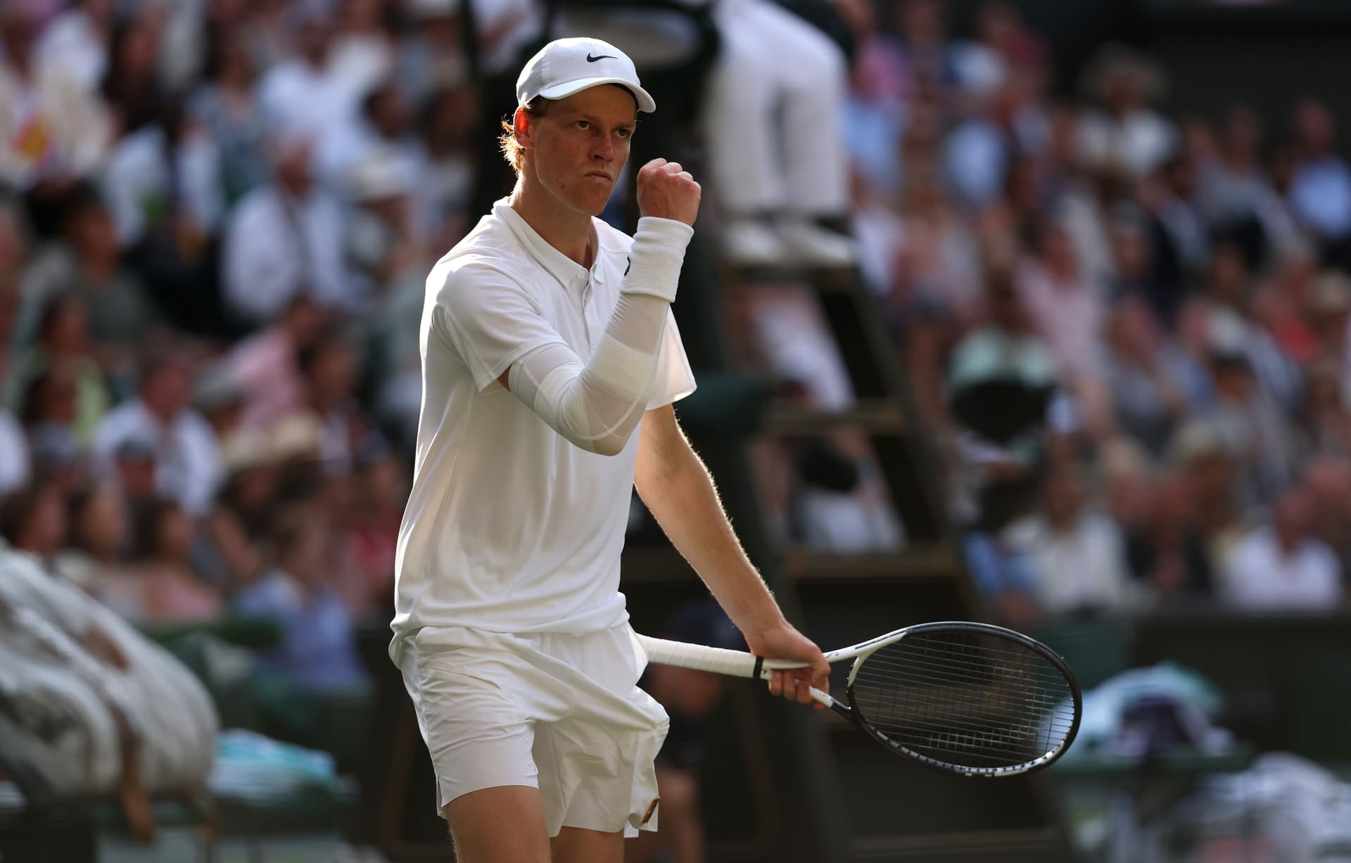 Jannik Sinner of Italy celebrates winning the third set against Carlos Alcaraz