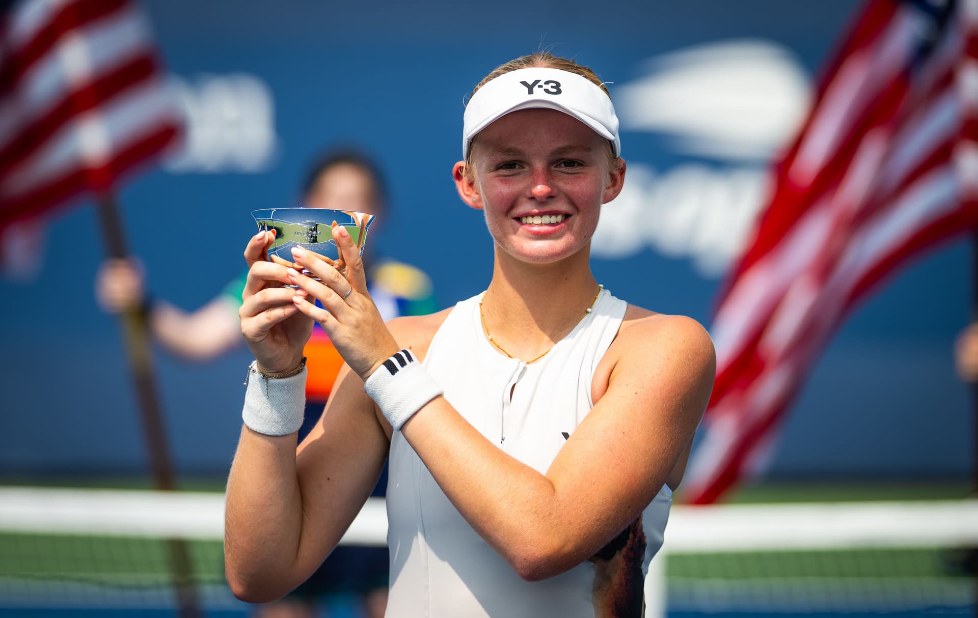 Jeline Vandromme of Belgium poses with the champions trophy