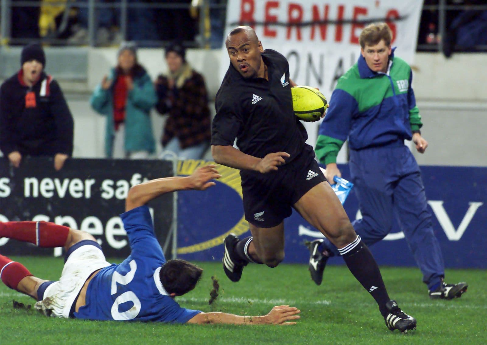 Jonah Lomu #11 of New Zealand runs through the tackle of Gerald Merceron