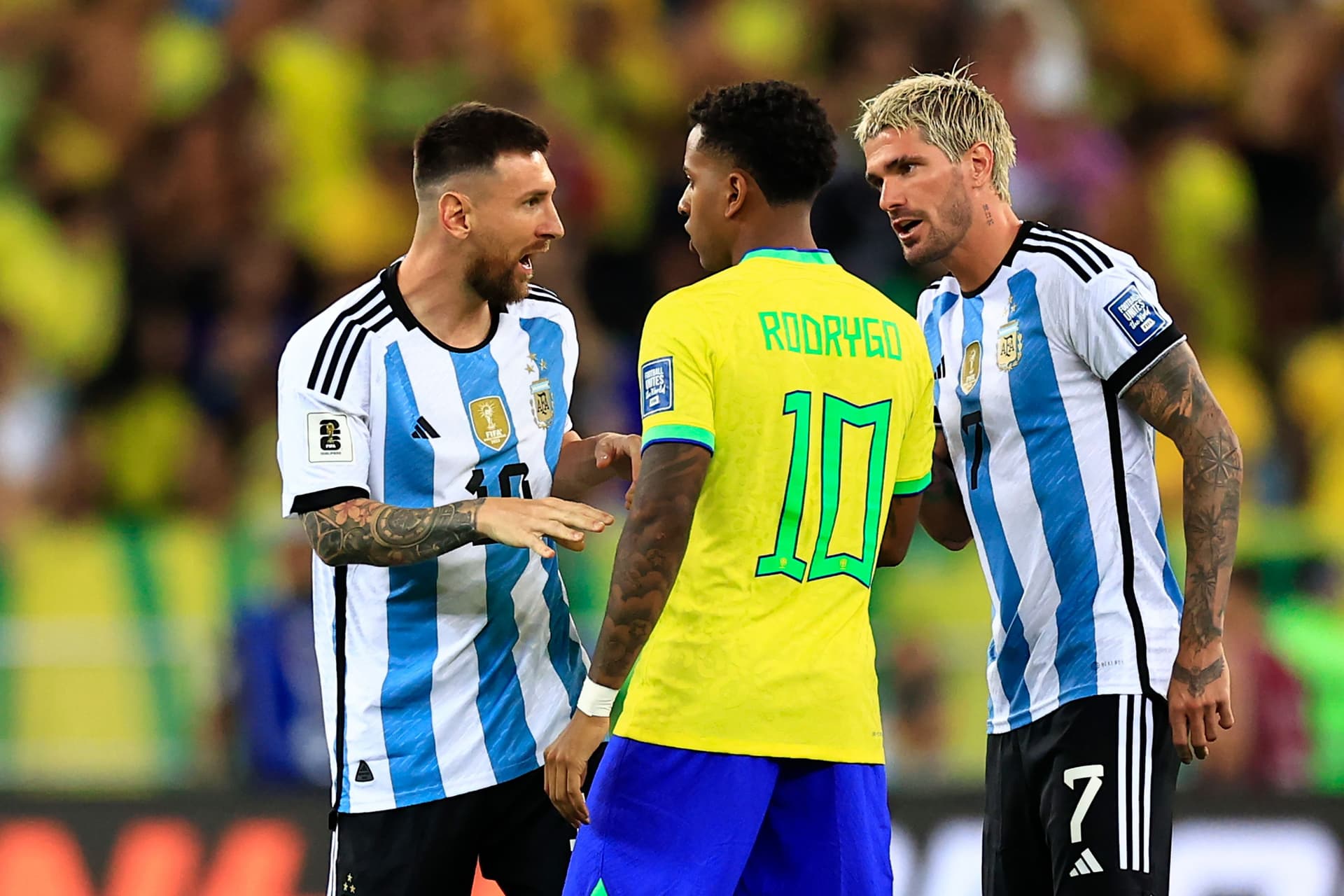 Lionel Messi and Rodrigo de Paul talk to Rodrygo