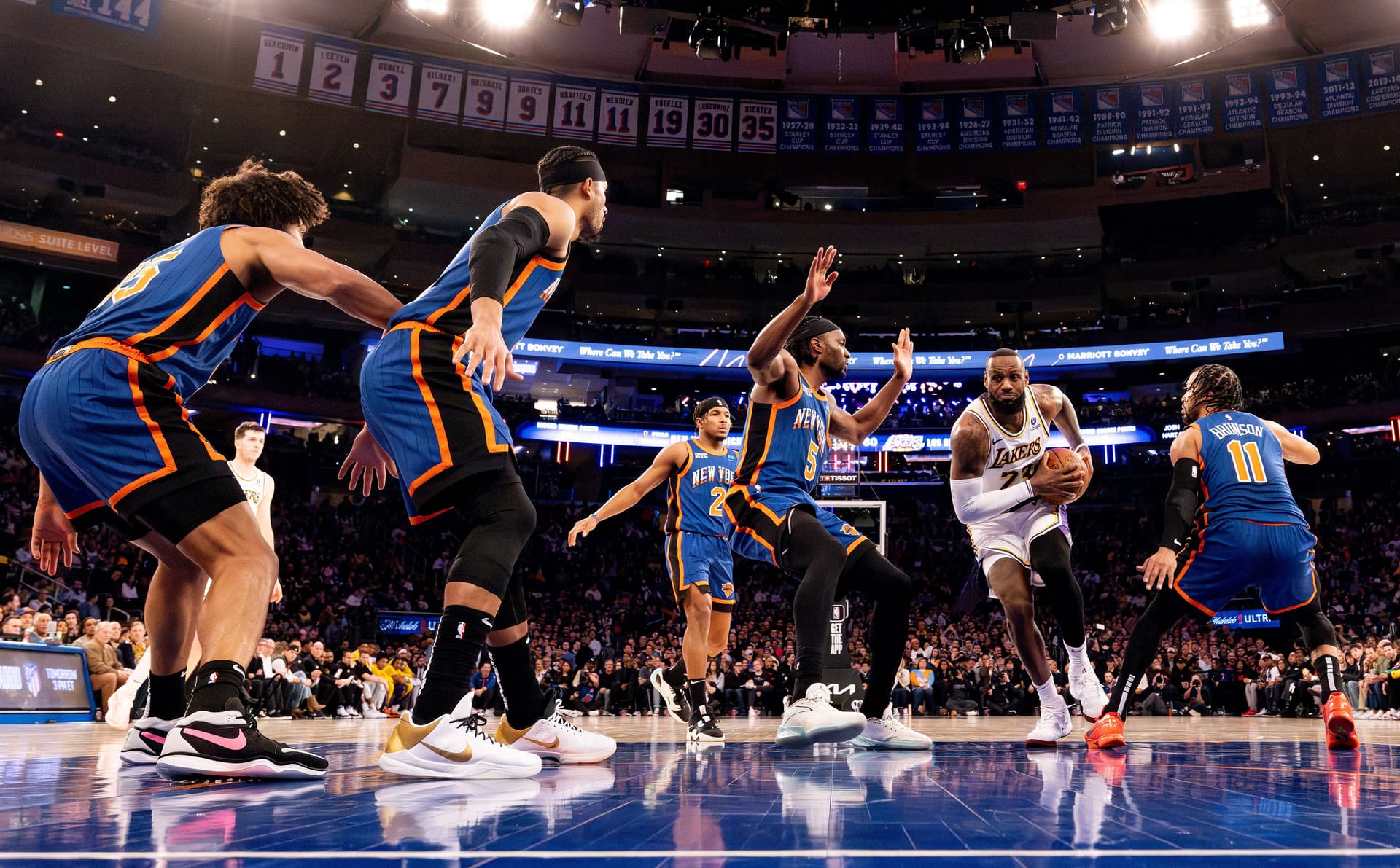 Los Angeles Lakers v New York Knicks