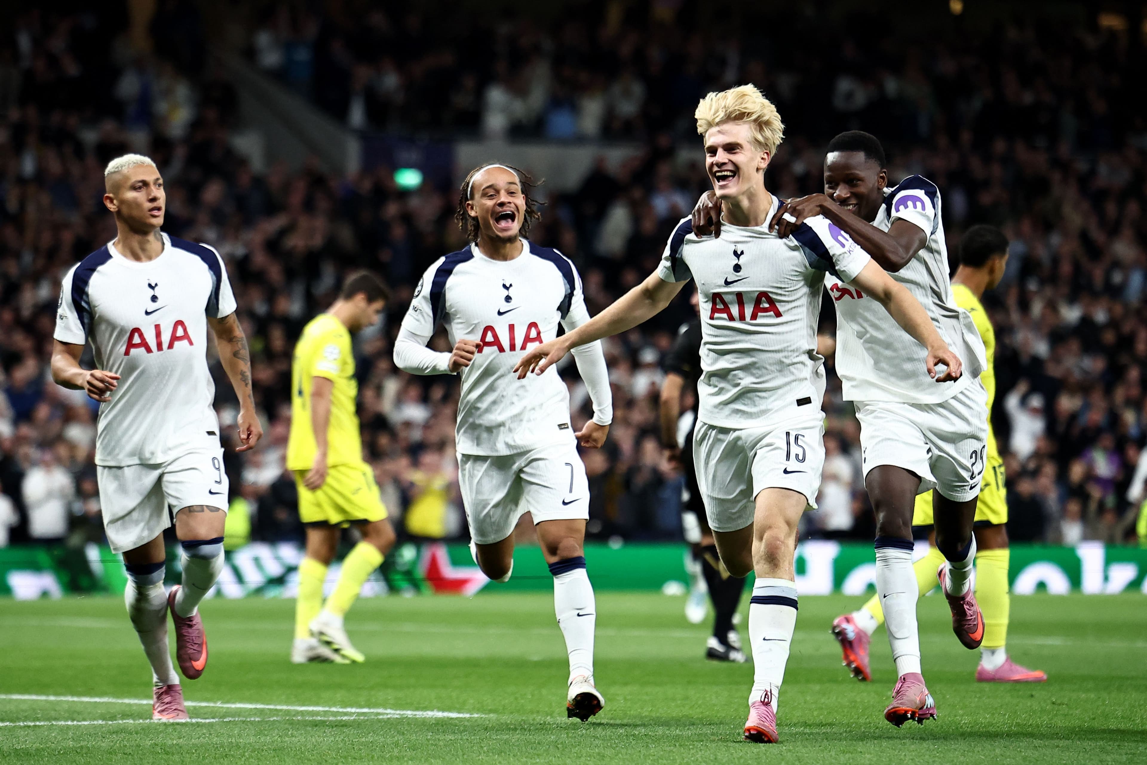 Lucas Bergvall (2R) celebrates the team's first goal during the UEFA Champions League