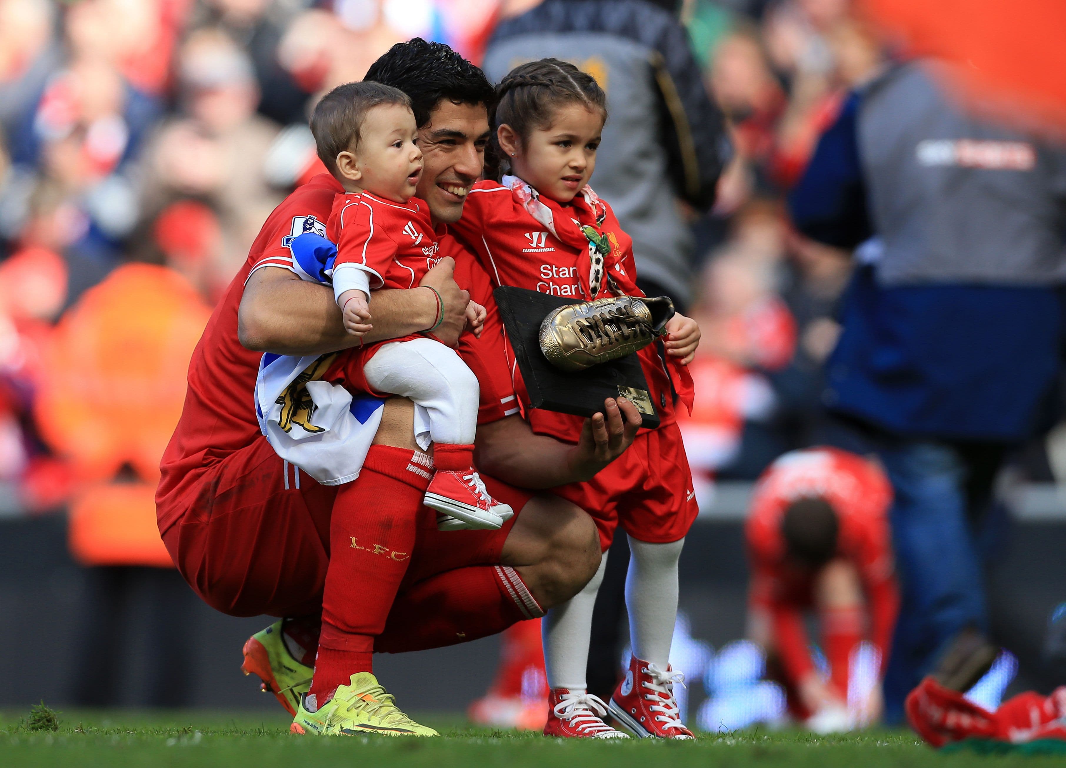 Luis Suarez of Liverpool poses with his children