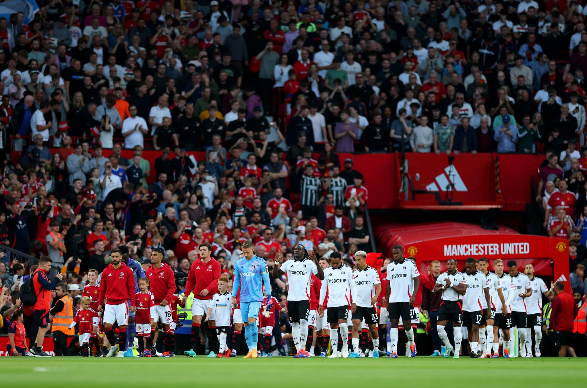 Manchester United FC v Fulham FC - Premier League