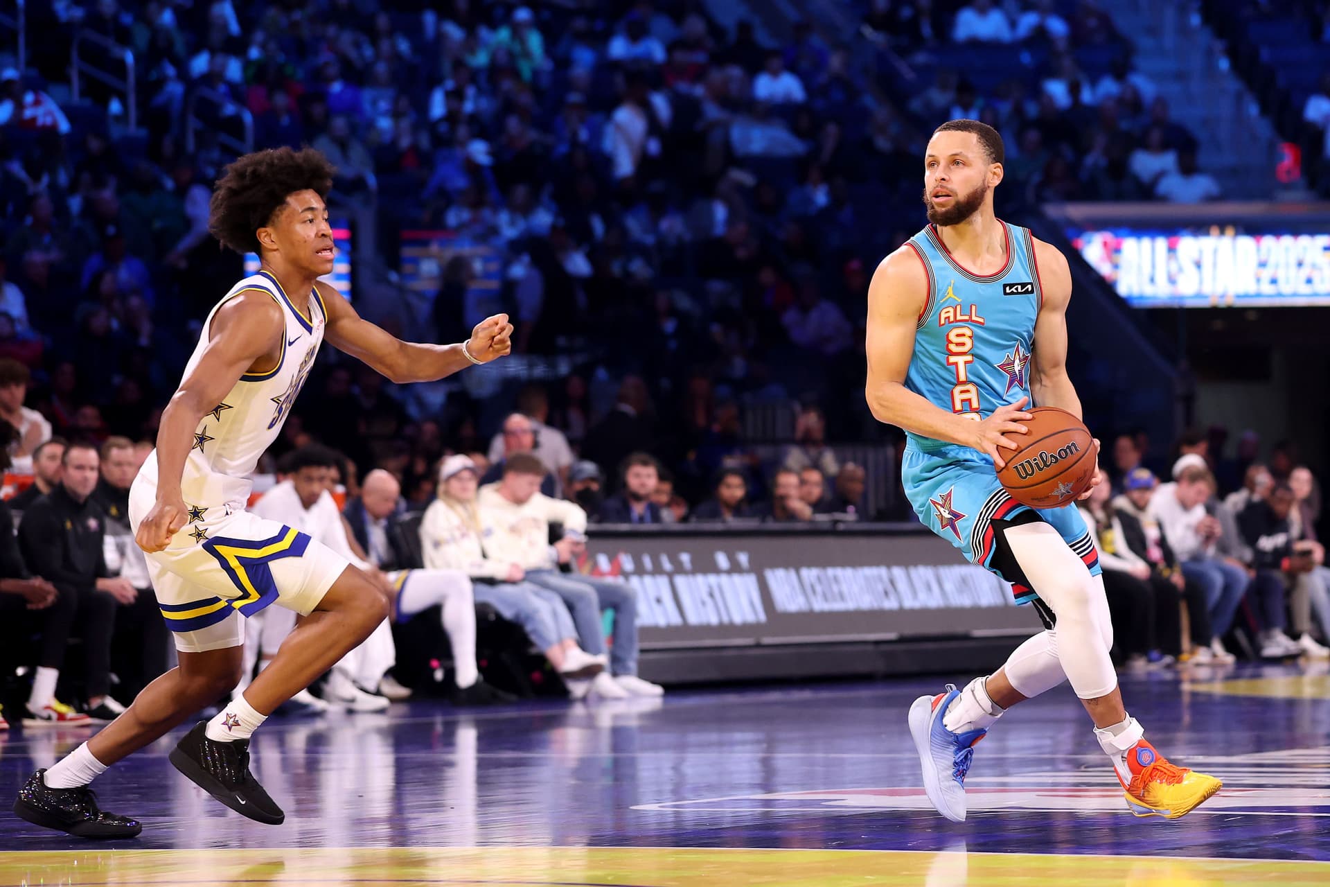 Golden State Warriors and Shaq's OGs dribbles the ball against Jaylen Wells #0 of the Memphis Grizzlies