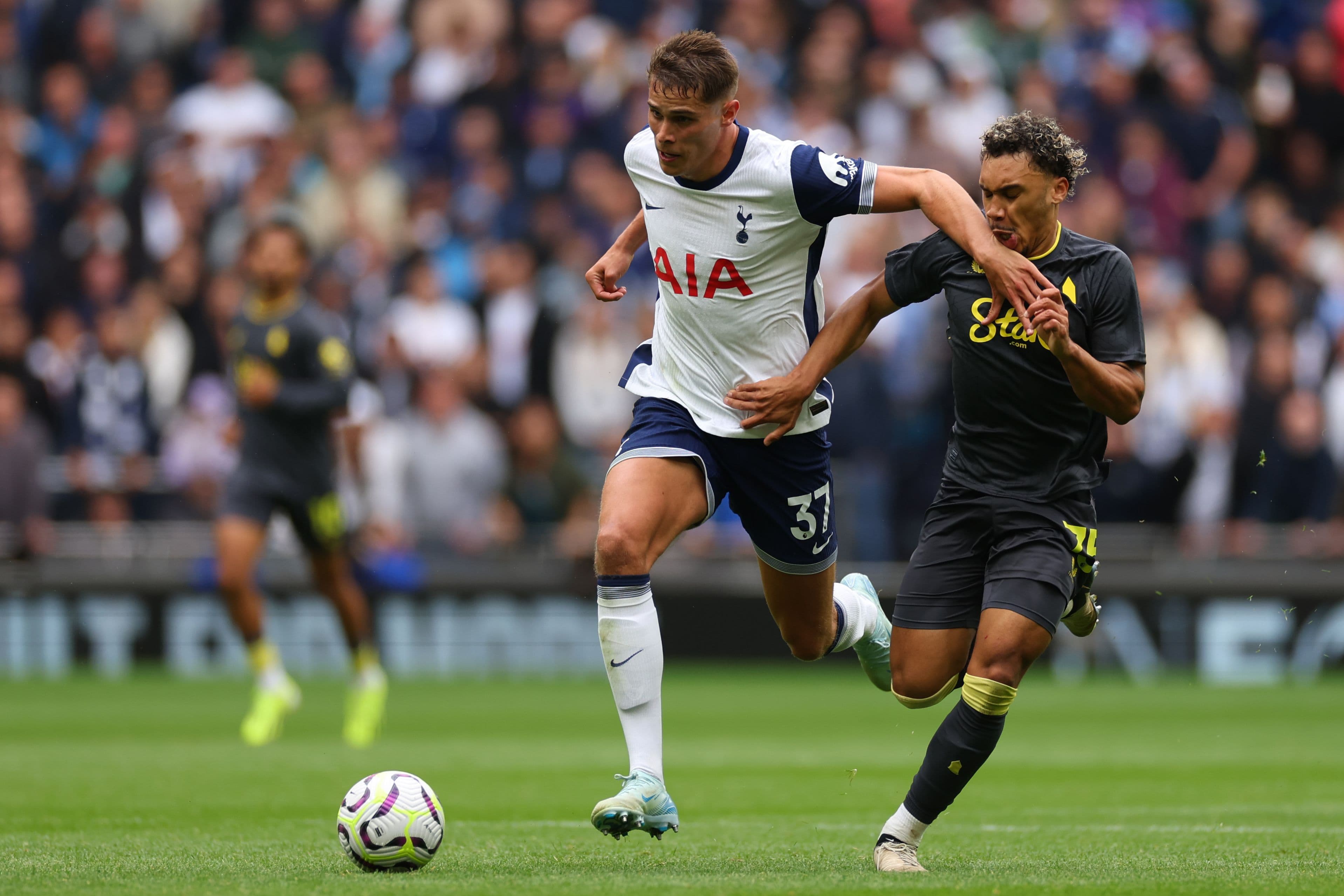 Micky van de Ven and Roman Dixon