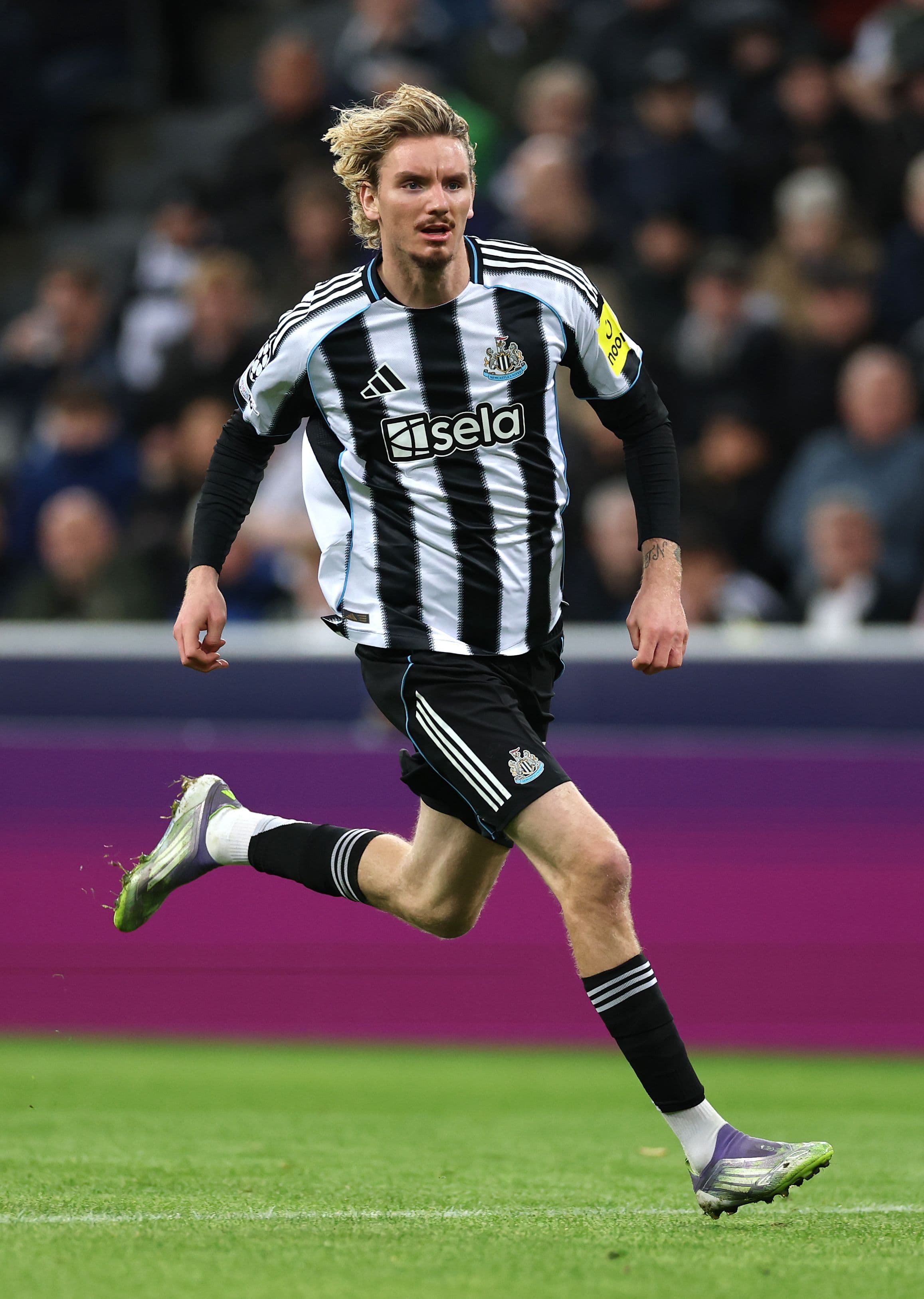 Nick Woltemade of Newcastle in action