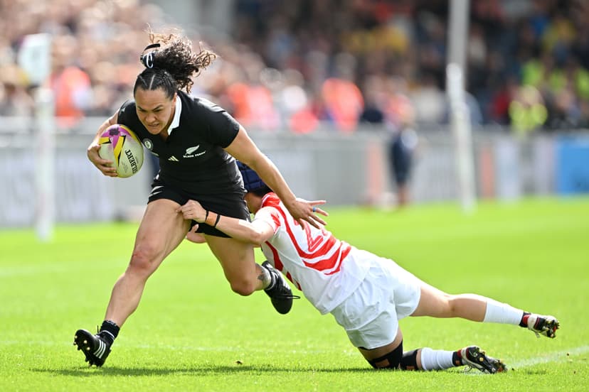 Portia Woodman-Wickliffe of New Zealand is challenged by Minori Yamamoto of Japan