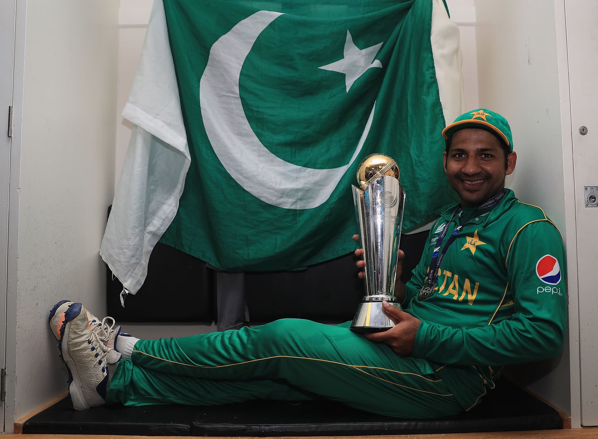Sarfraz Ahmed of Pakistan celebrates with the ICC Champions Trophy