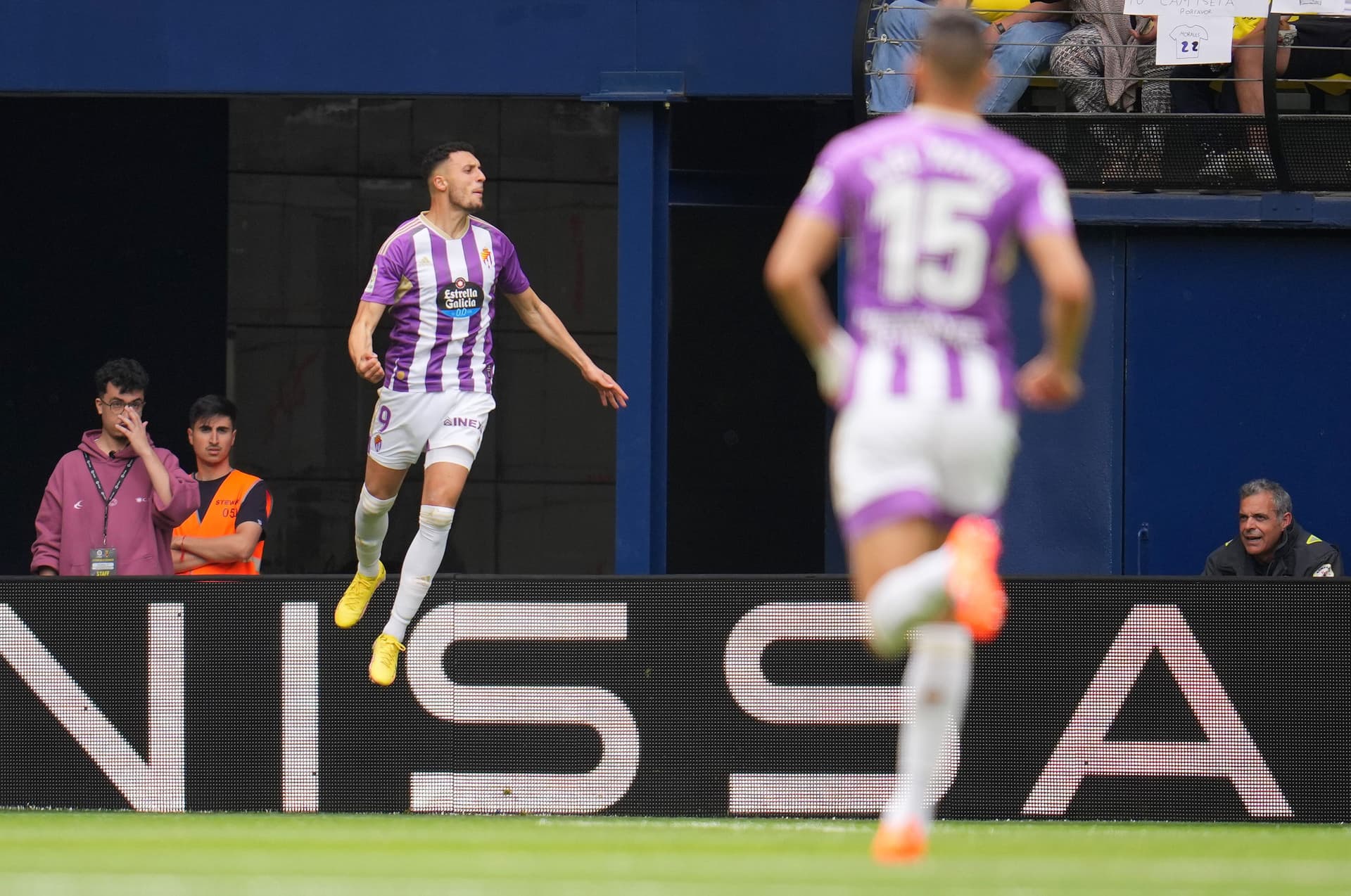Selim Amallah of Real Valladolid CF celebrates after scoring the team's first goal